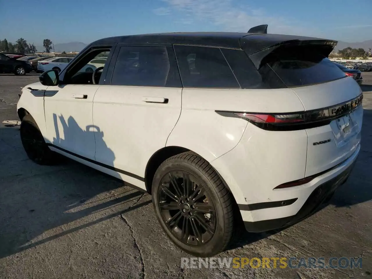 2 fotografías del automóvil dañado SALZJ2FXXRH243973 LAND ROVER RANGEROVER 2024