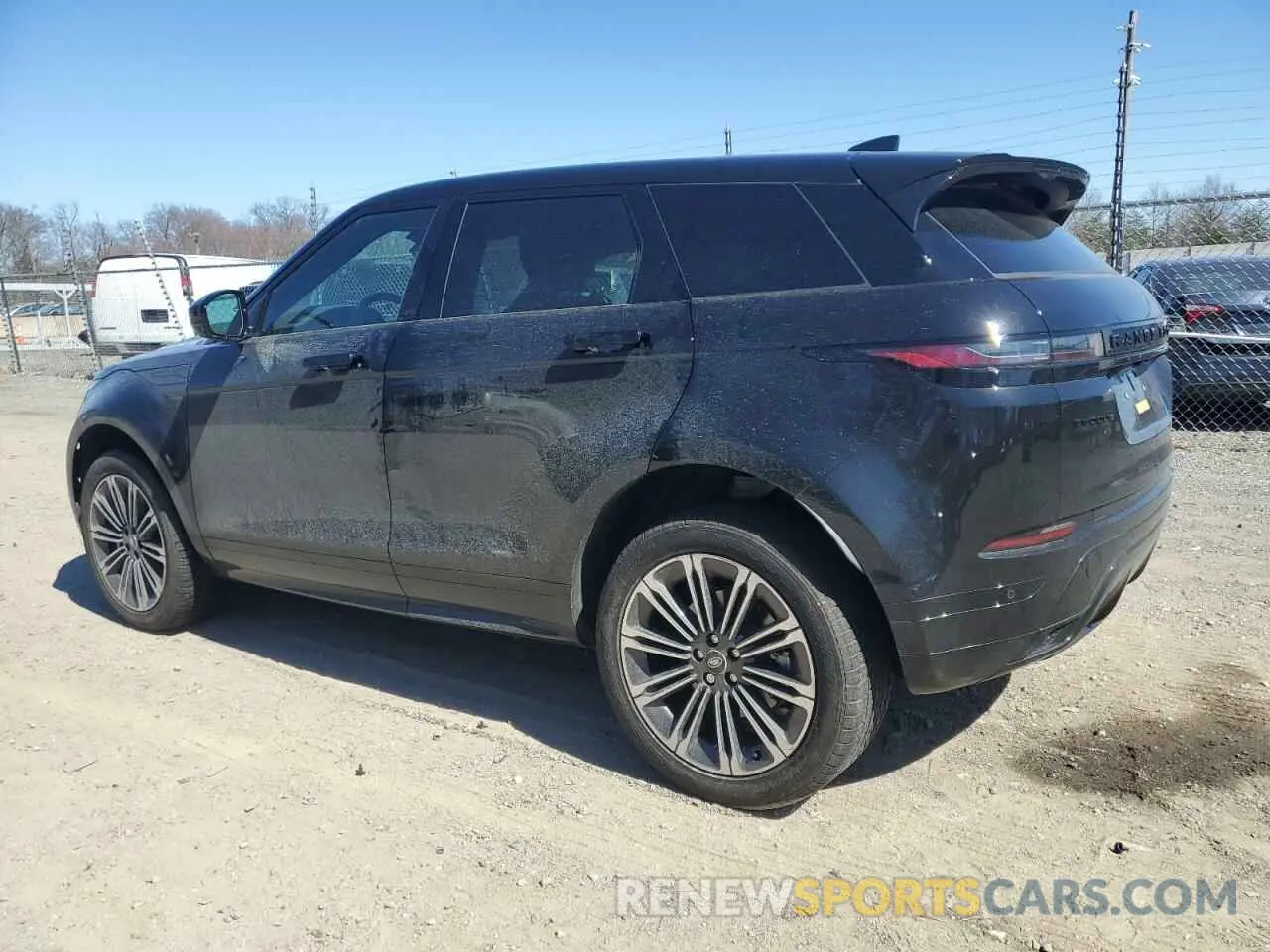 2 fotografías del automóvil dañado SALZL2FX1RH243547 LAND ROVER RANGEROVER 2024