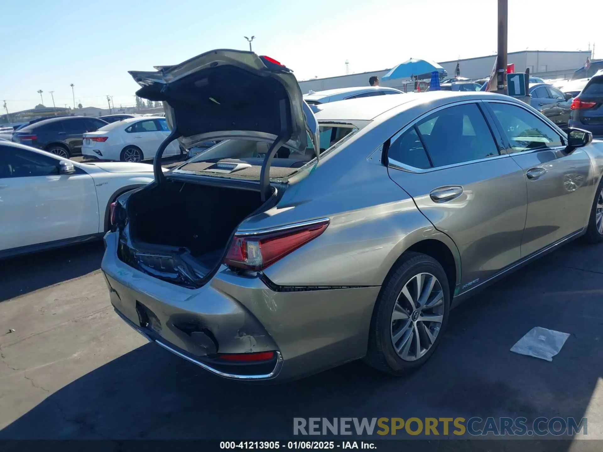 4 fotografías del automóvil dañado 58AB21B13KU001514 LEXUS ES 2019