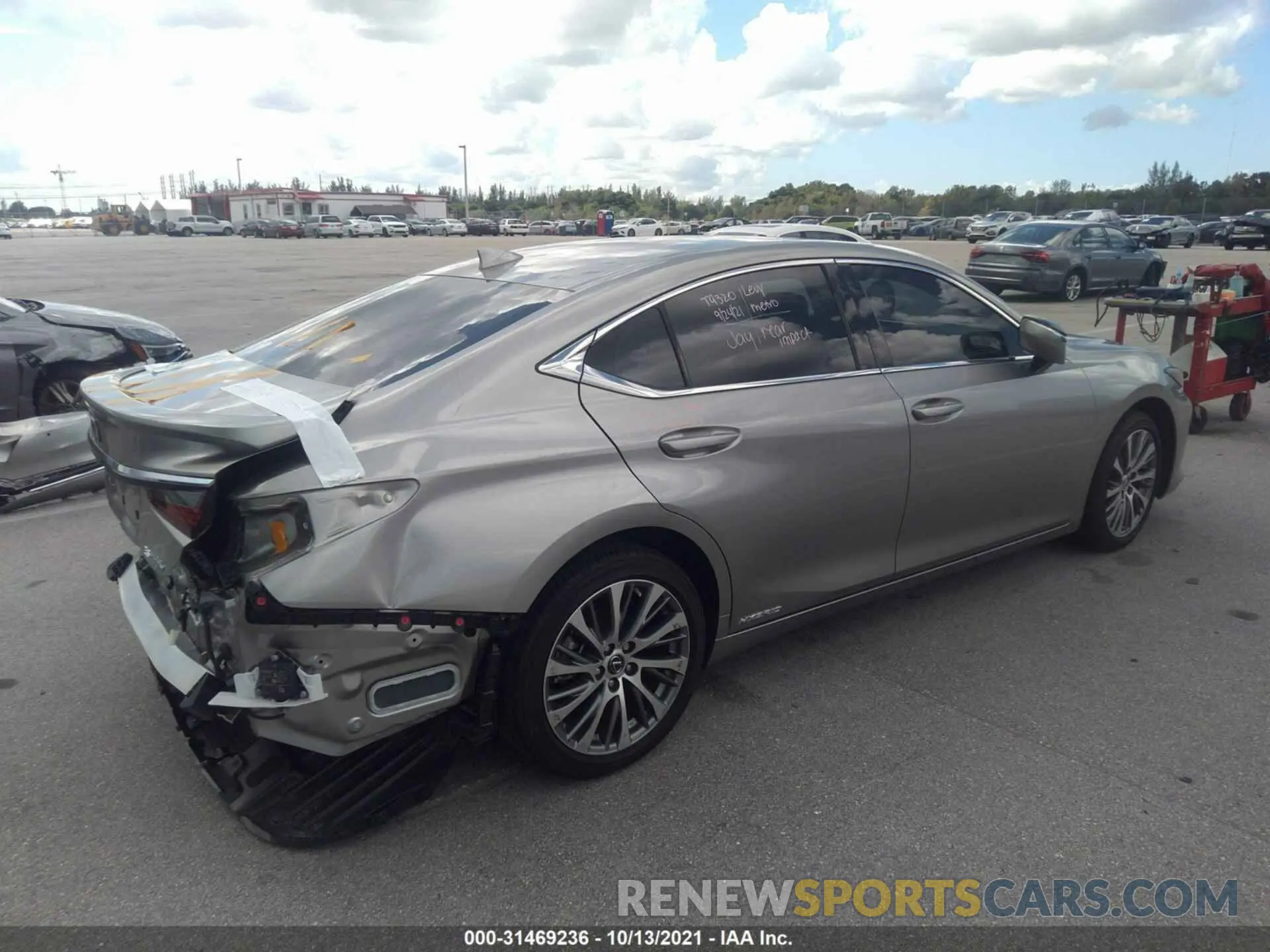 4 fotografías del automóvil dañado 58AB21B14KU003840 LEXUS ES 2019