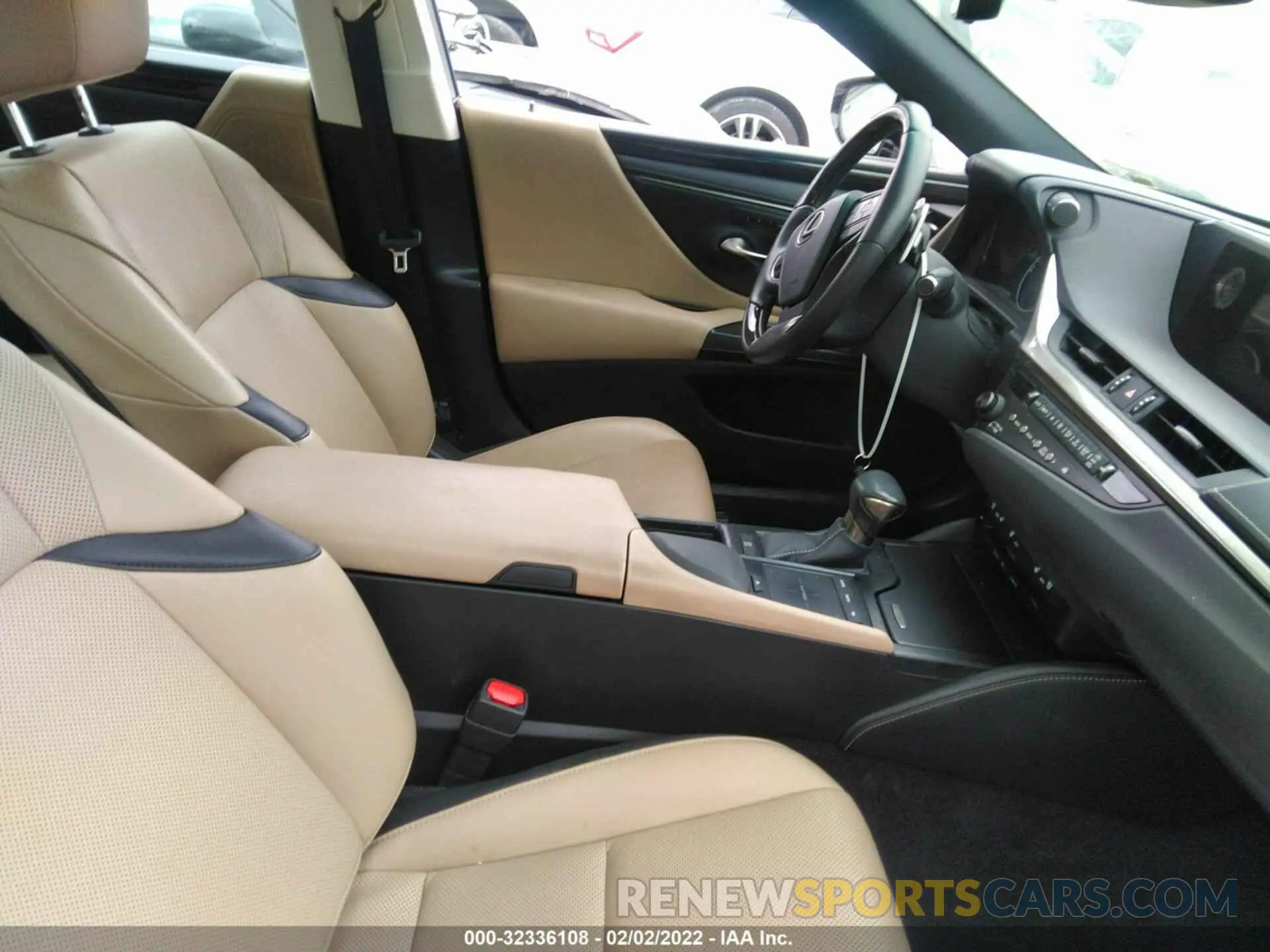 5 fotografías del automóvil dañado 58ABZ1B10KU021375 LEXUS ES 2019