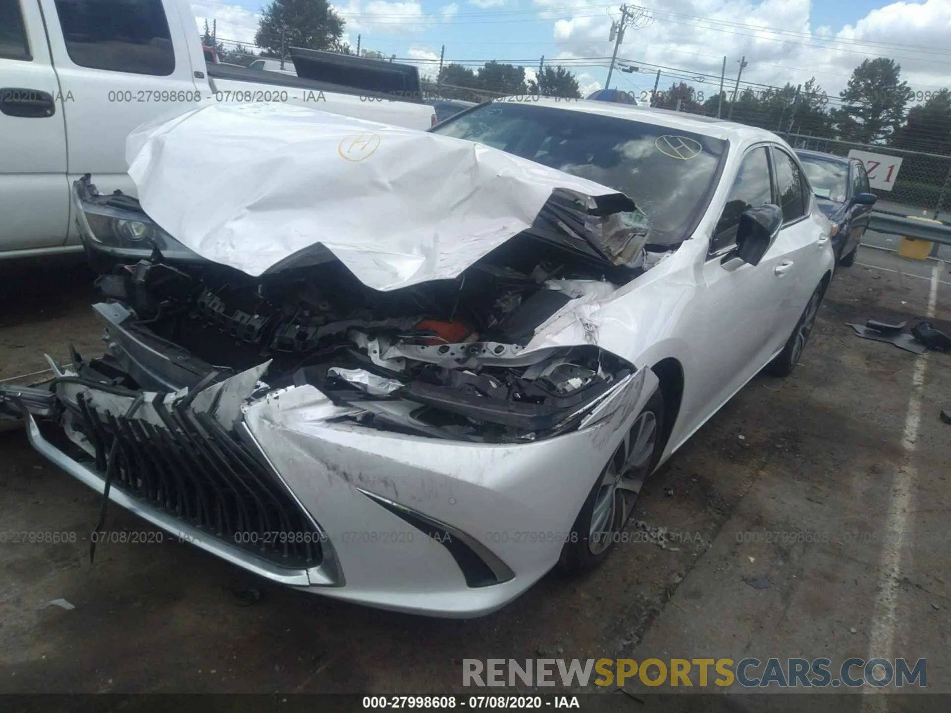 2 fotografías del automóvil dañado 58ABZ1B12KU022558 LEXUS ES 2019