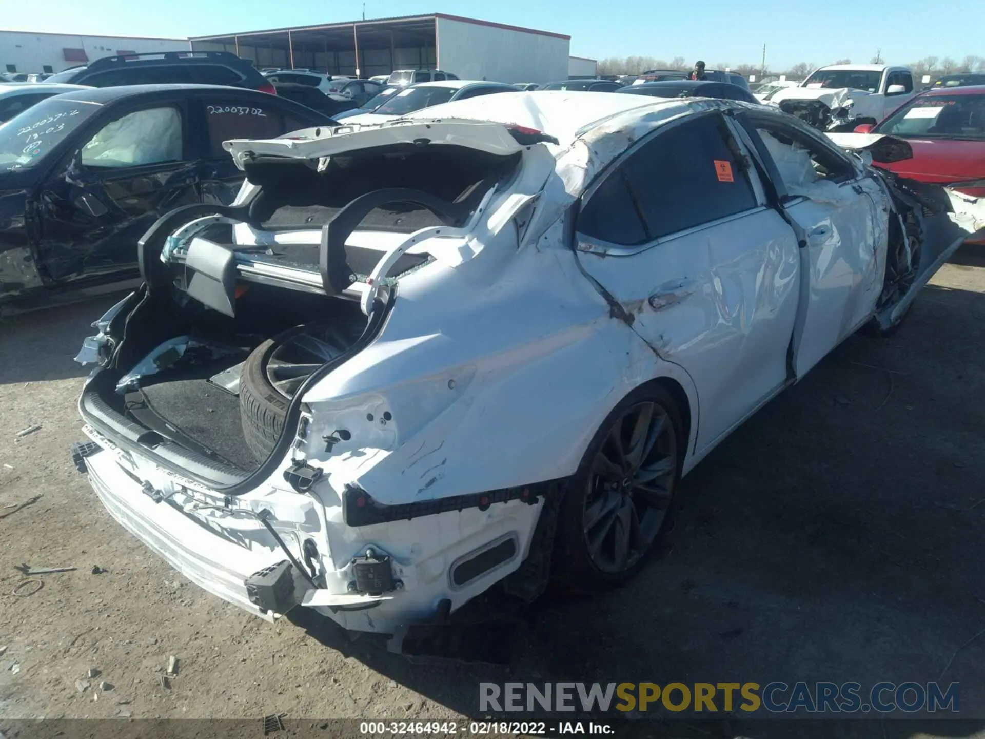 4 fotografías del automóvil dañado 58ABZ1B16KU025169 LEXUS ES 2019