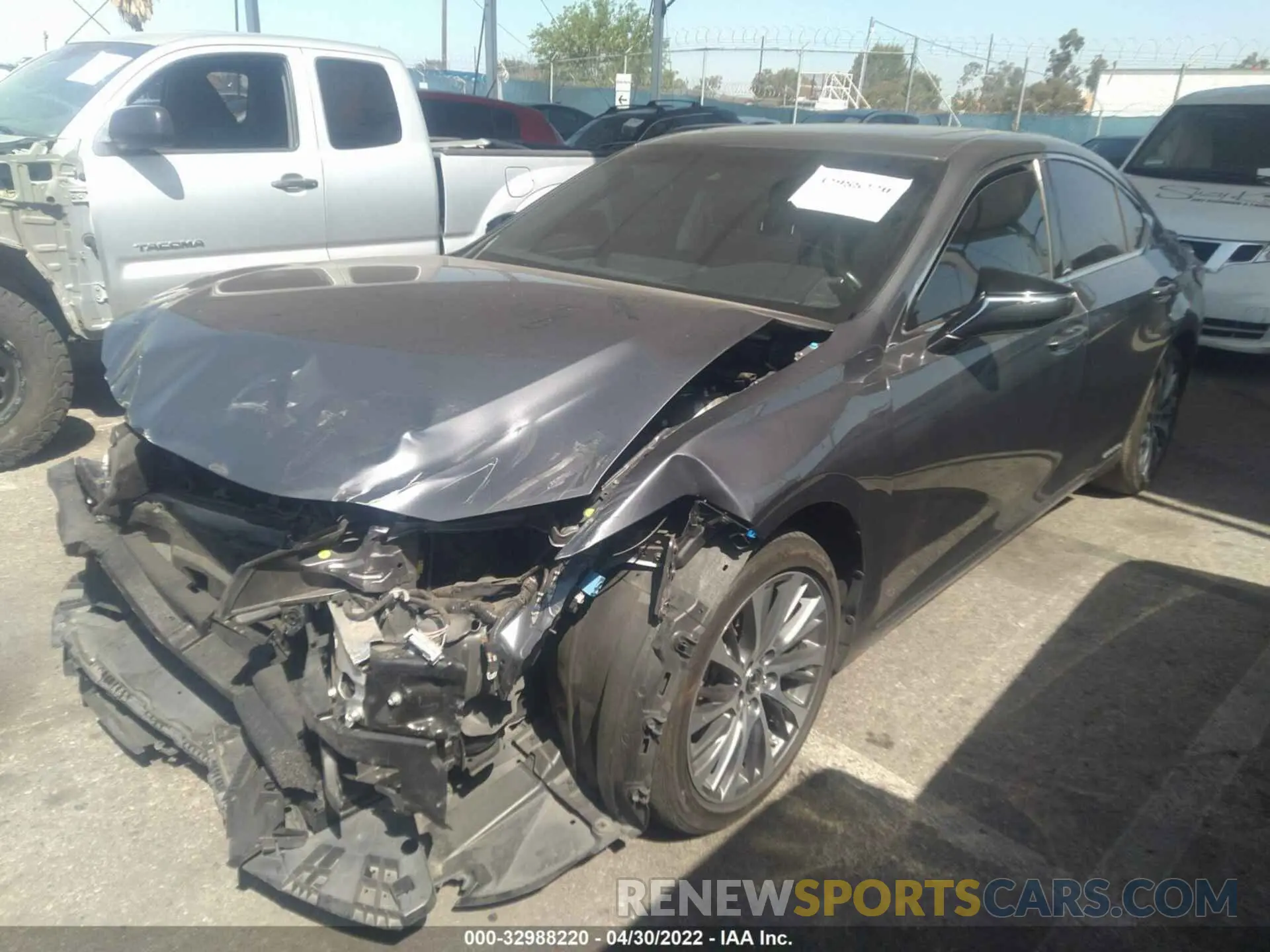 2 fotografías del automóvil dañado JTHB21B14K2035645 LEXUS ES 2019