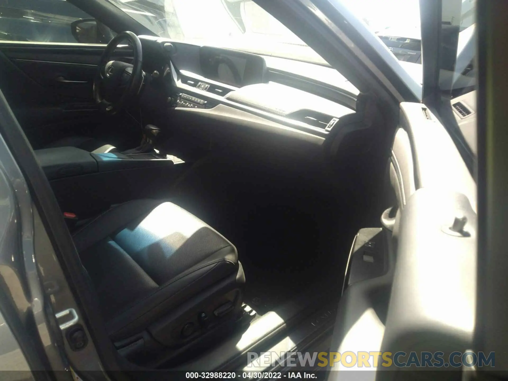5 fotografías del automóvil dañado JTHB21B14K2035645 LEXUS ES 2019