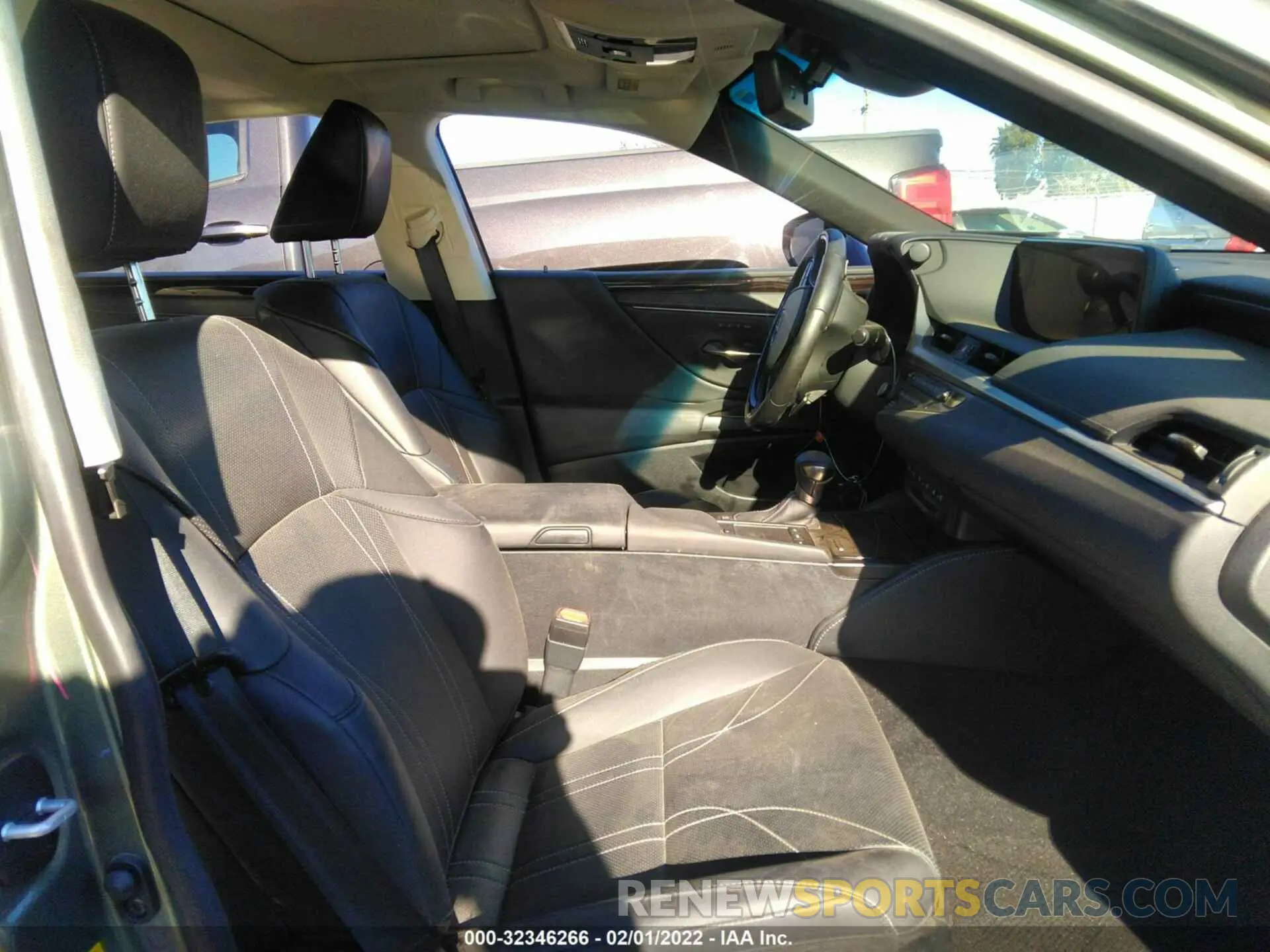 5 fotografías del automóvil dañado JTHB21B19K2022714 LEXUS ES 2019