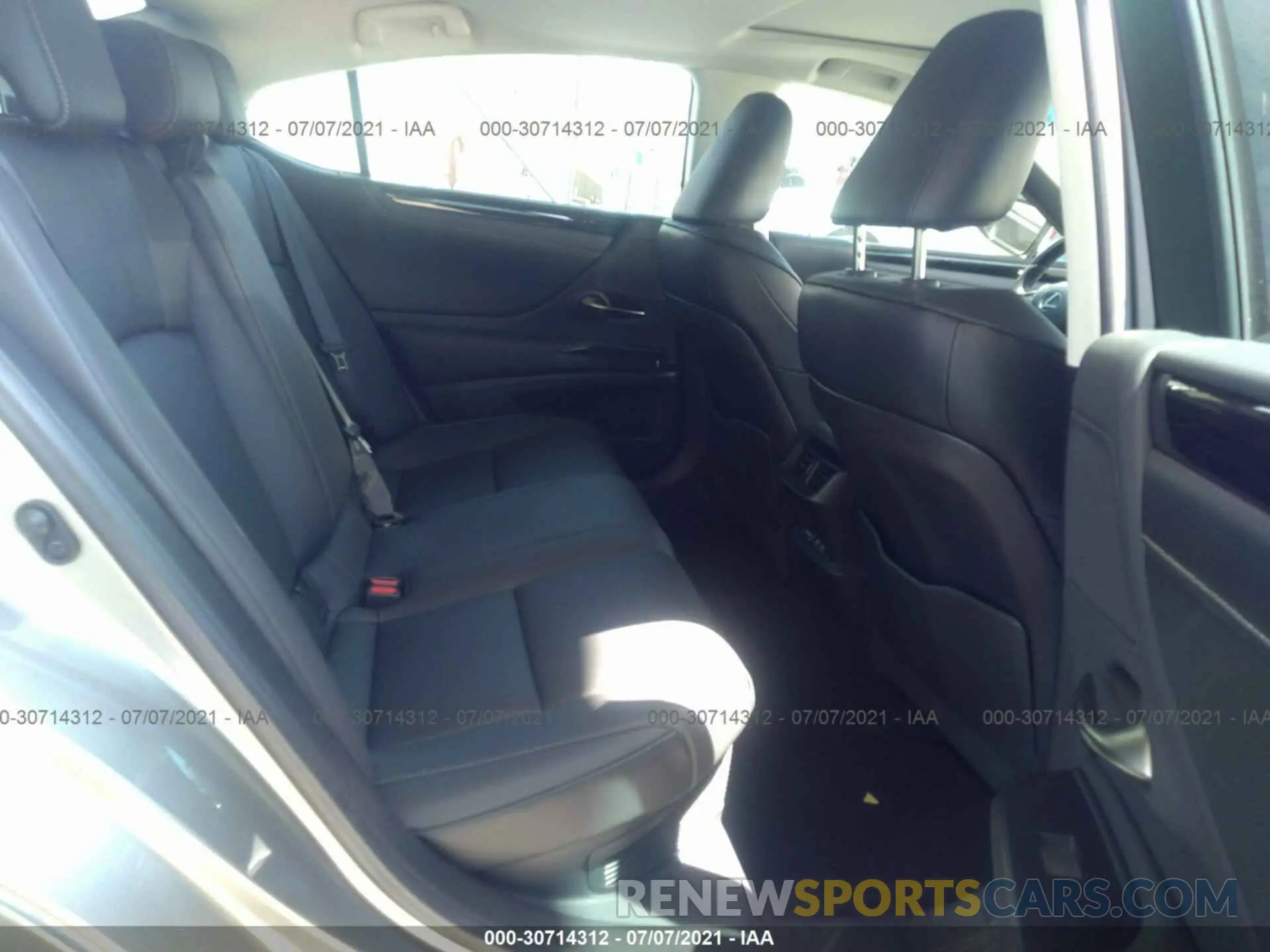 8 fotografías del automóvil dañado 58AD21B18LU009795 LEXUS ES 2020