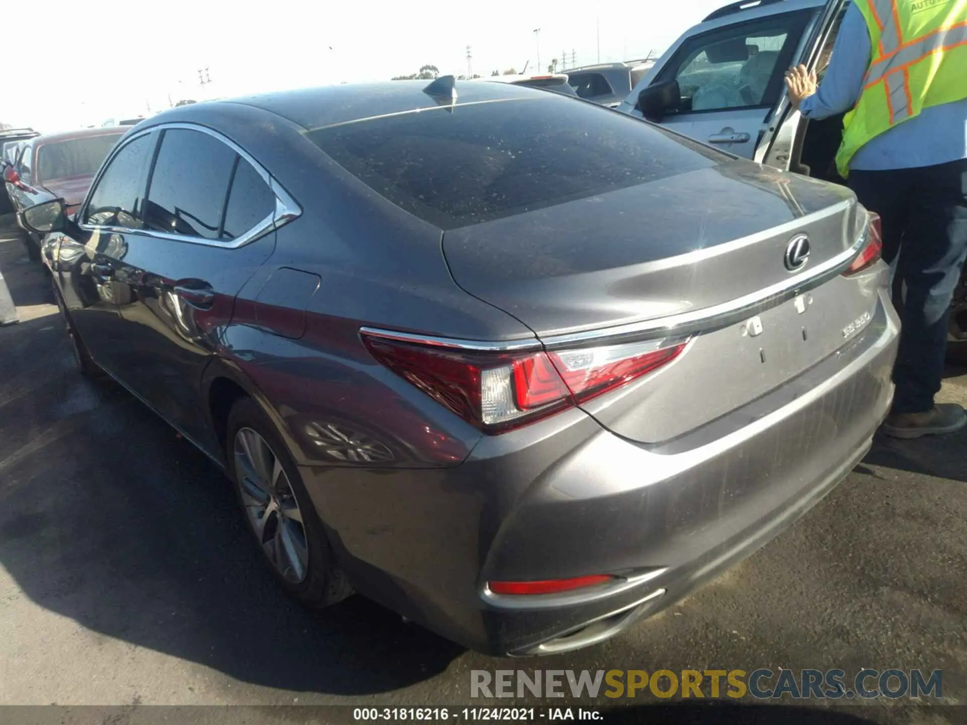 3 fotografías del automóvil dañado 58ADZ1B12LU073052 LEXUS ES 2020