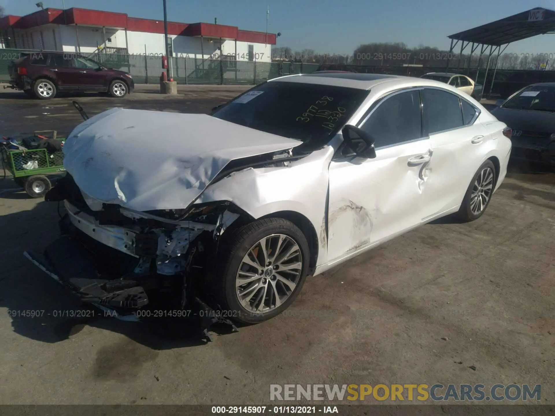 2 fotografías del automóvil dañado 58ADZ1B13LU071813 LEXUS ES 2020