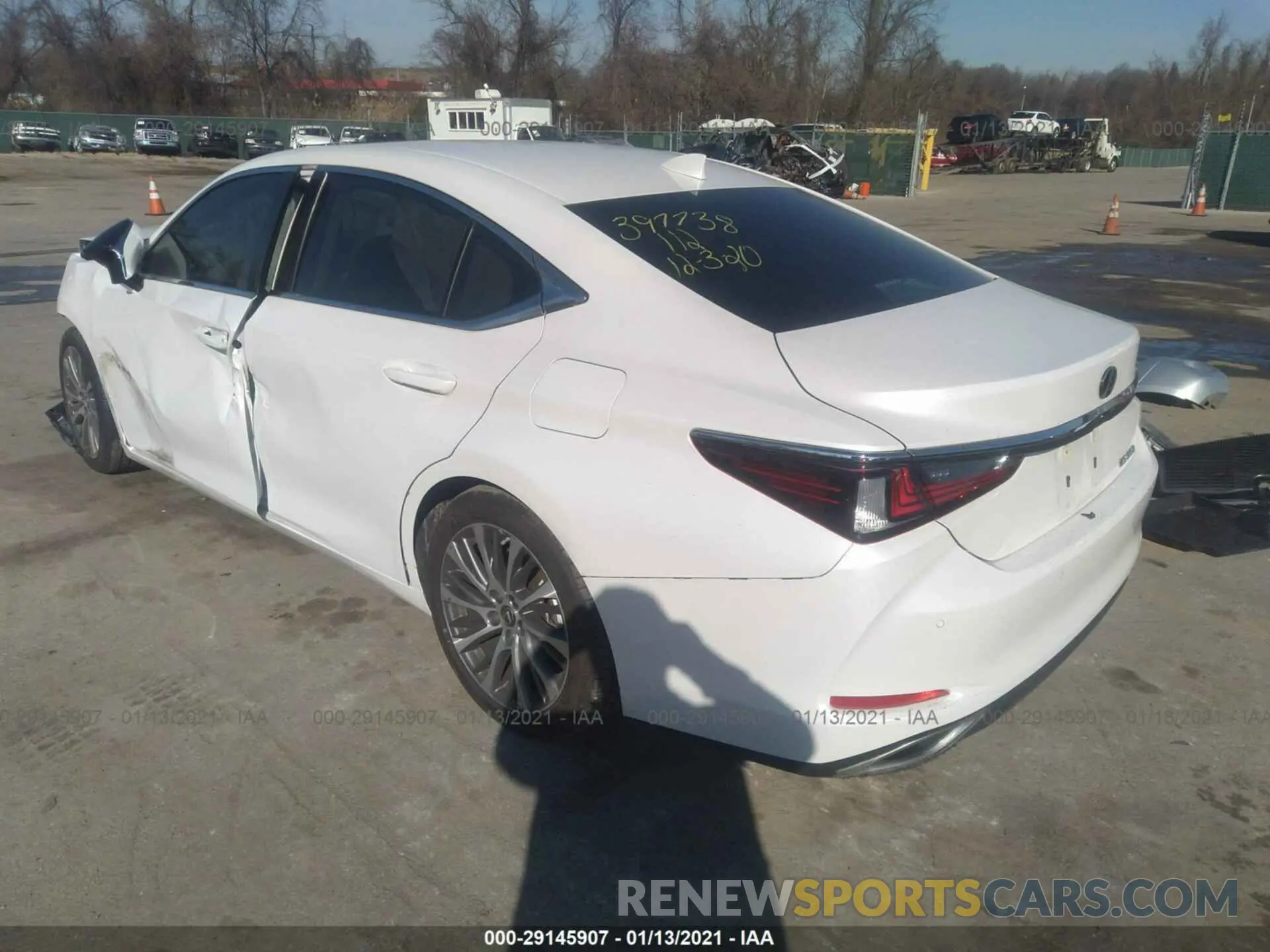 3 fotografías del automóvil dañado 58ADZ1B13LU071813 LEXUS ES 2020