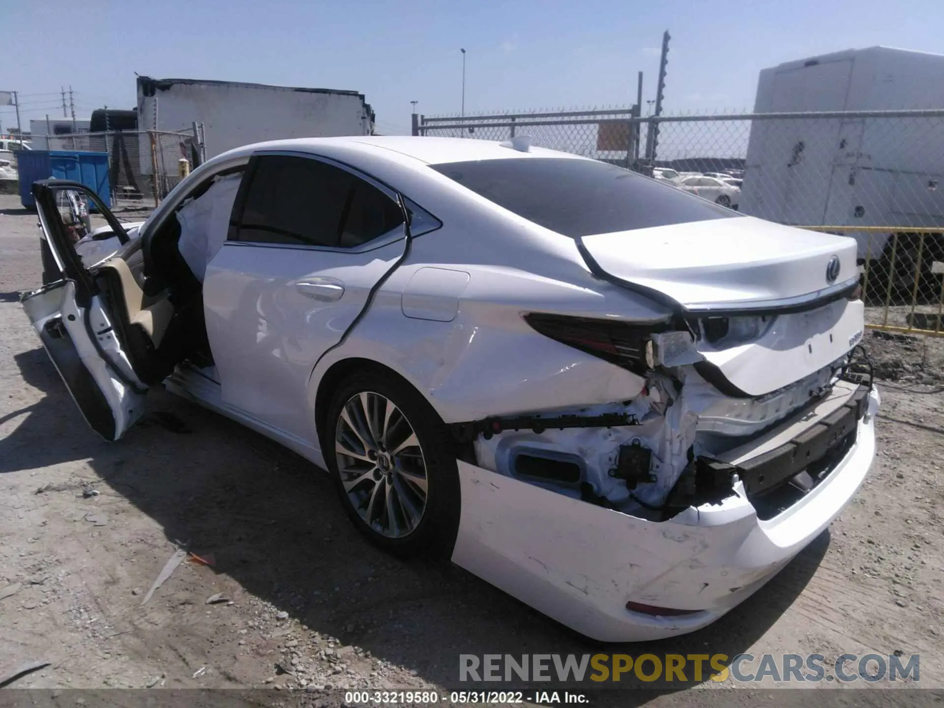3 fotografías del automóvil dañado 58ADZ1B14LU080309 LEXUS ES 2020