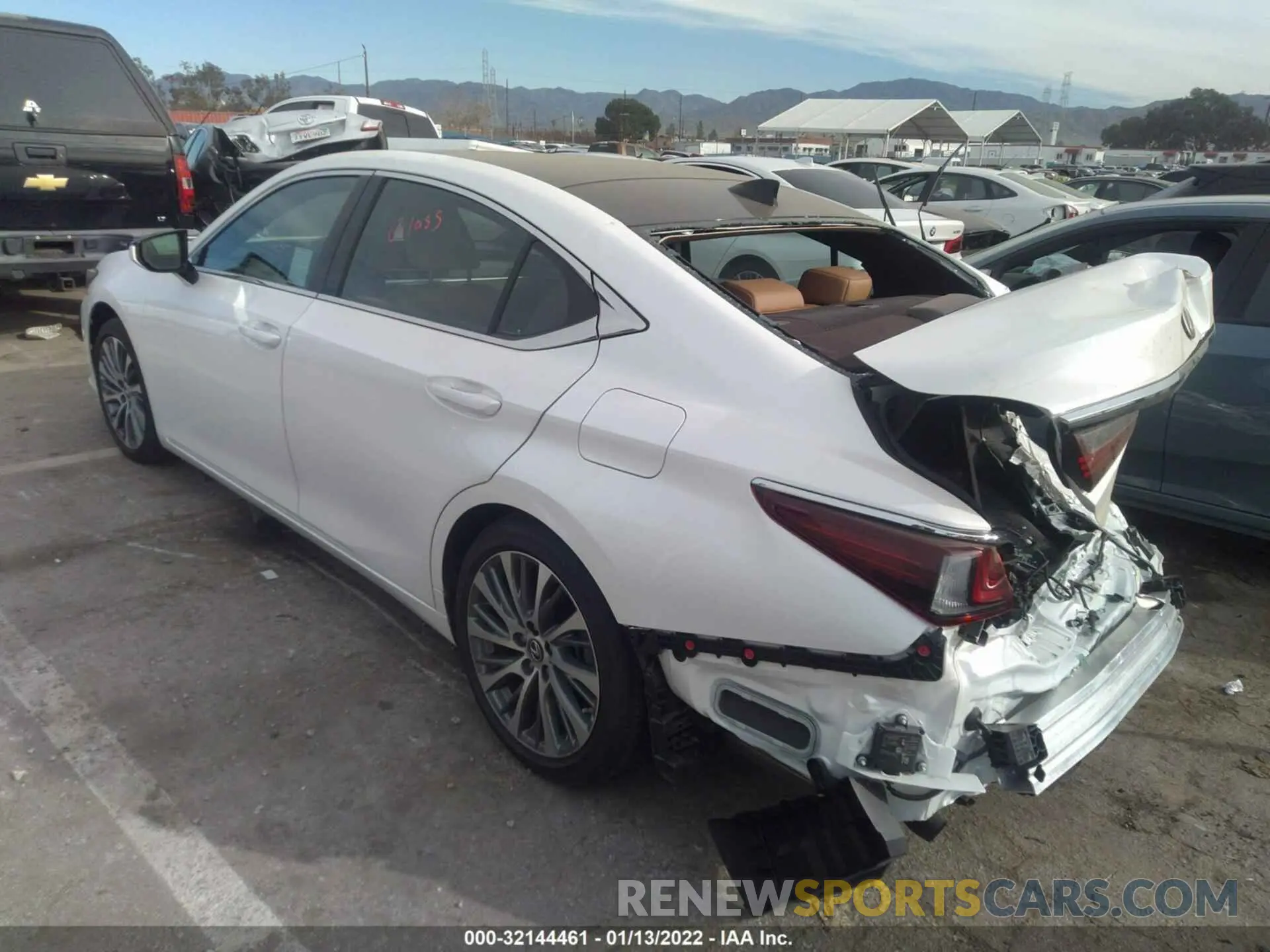 3 fotografías del automóvil dañado 58ADZ1B14LU082142 LEXUS ES 2020