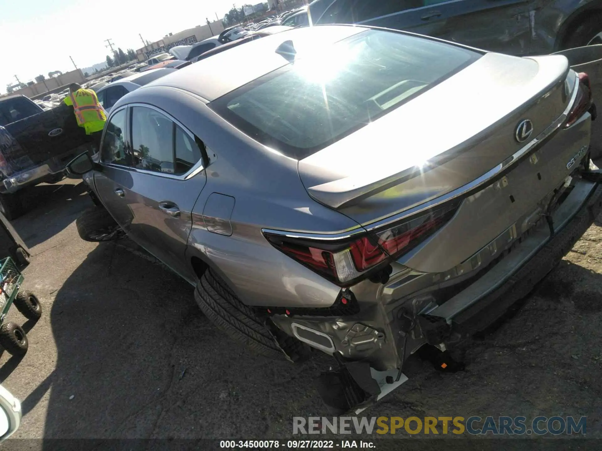 3 fotografías del automóvil dañado 58AE21B10LU012386 LEXUS ES 2020