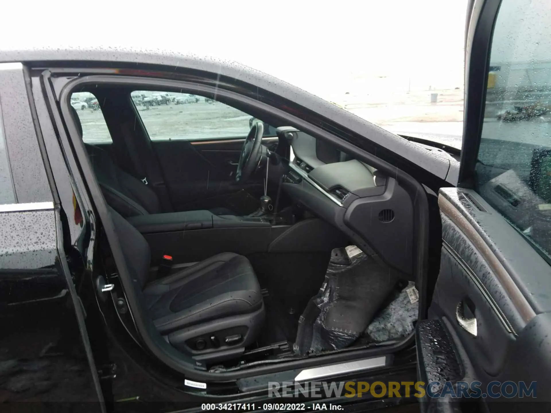 5 fotografías del automóvil dañado 58AGZ1B13LU082159 LEXUS ES 2020