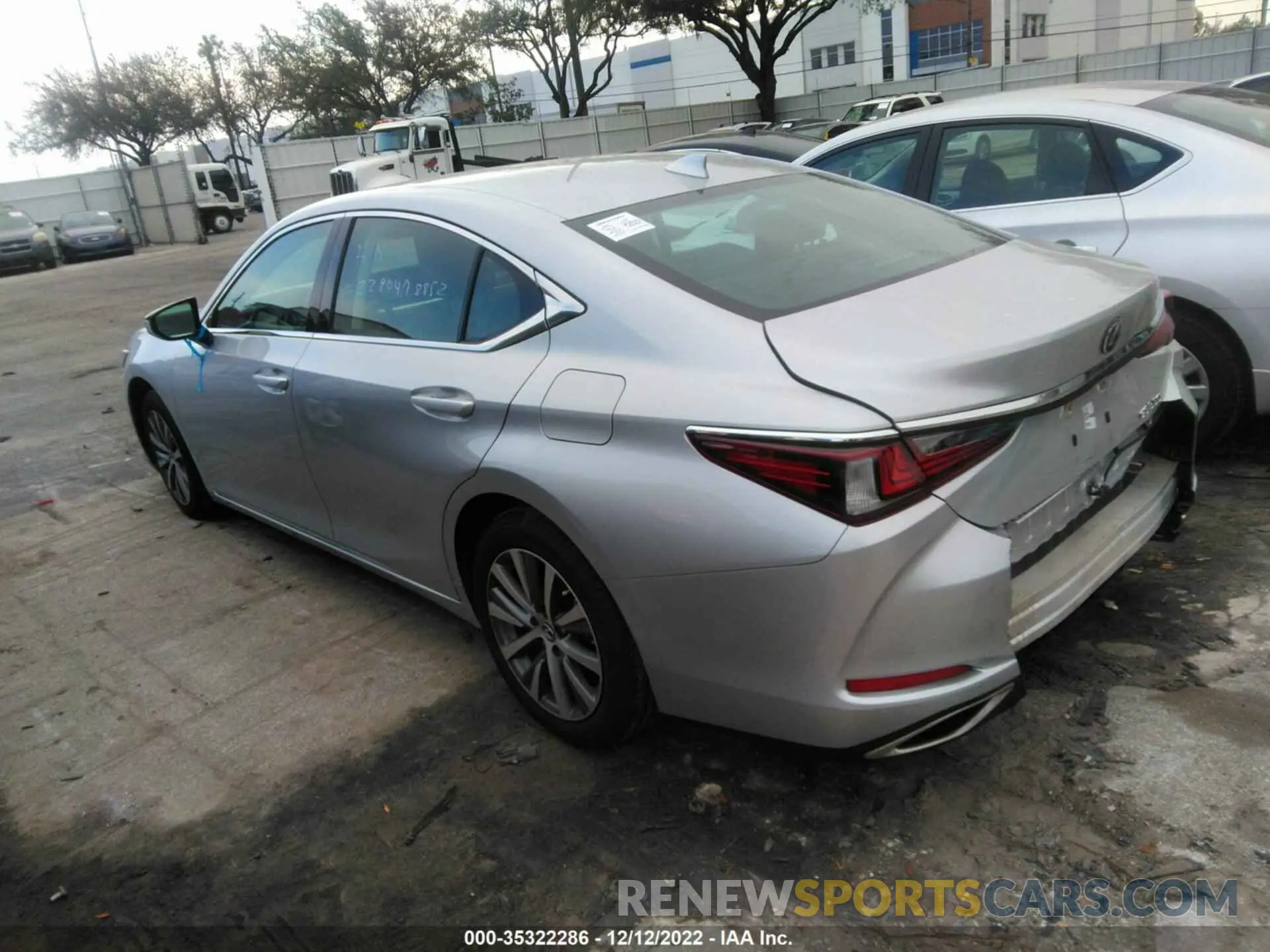 3 fotografías del automóvil dañado 58ACZ1B11MU103817 LEXUS ES 2021