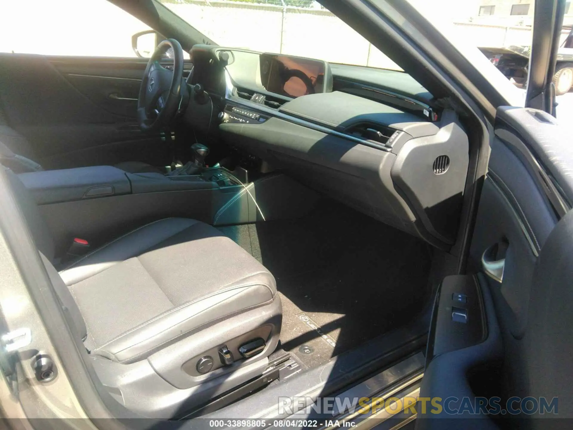 5 fotografías del automóvil dañado 58ADA1C12MU011349 LEXUS ES 2021