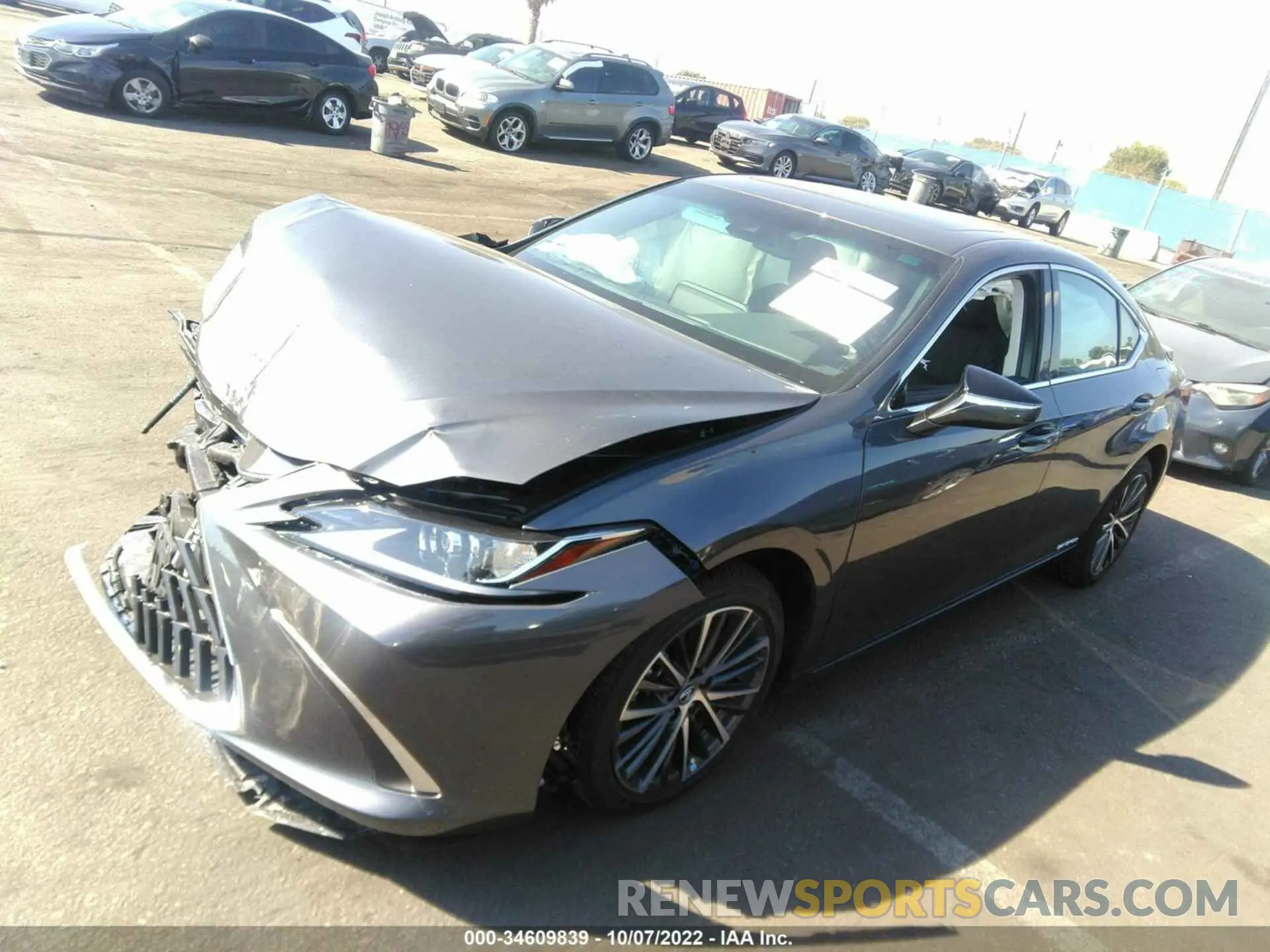 2 fotografías del automóvil dañado 58ADA1C15NU016062 LEXUS ES 2022
