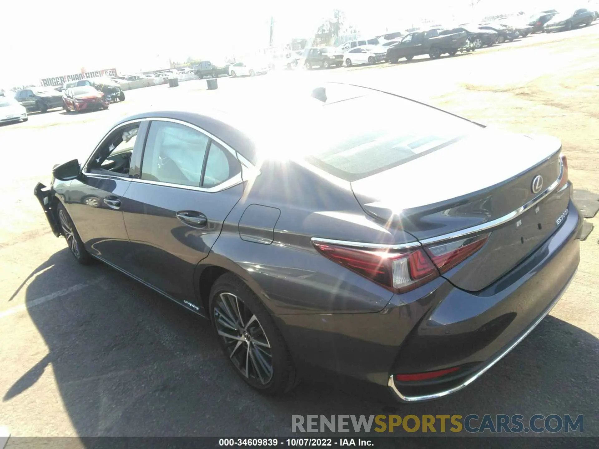 3 fotografías del automóvil dañado 58ADA1C15NU016062 LEXUS ES 2022