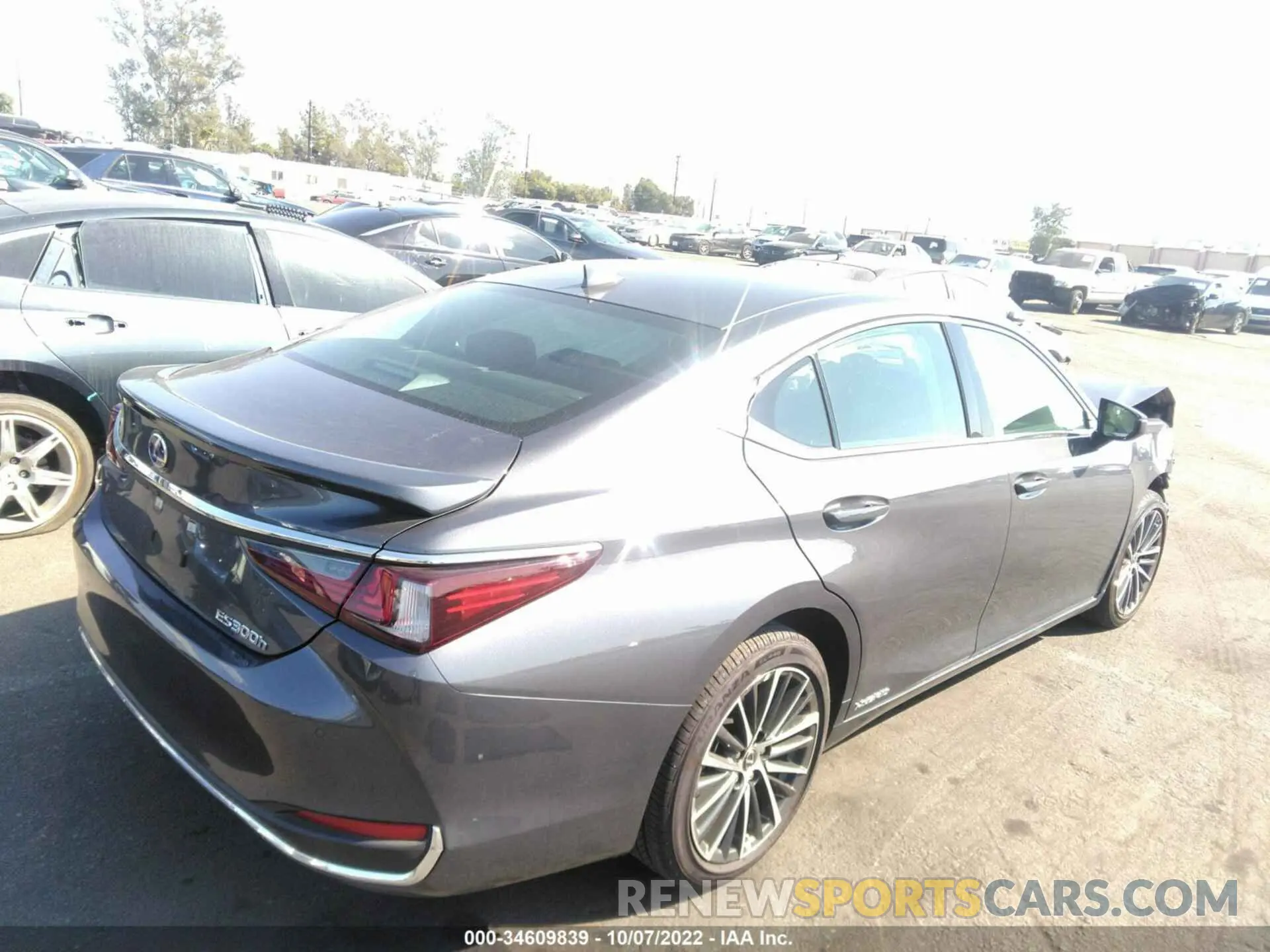 4 fotografías del automóvil dañado 58ADA1C15NU016062 LEXUS ES 2022