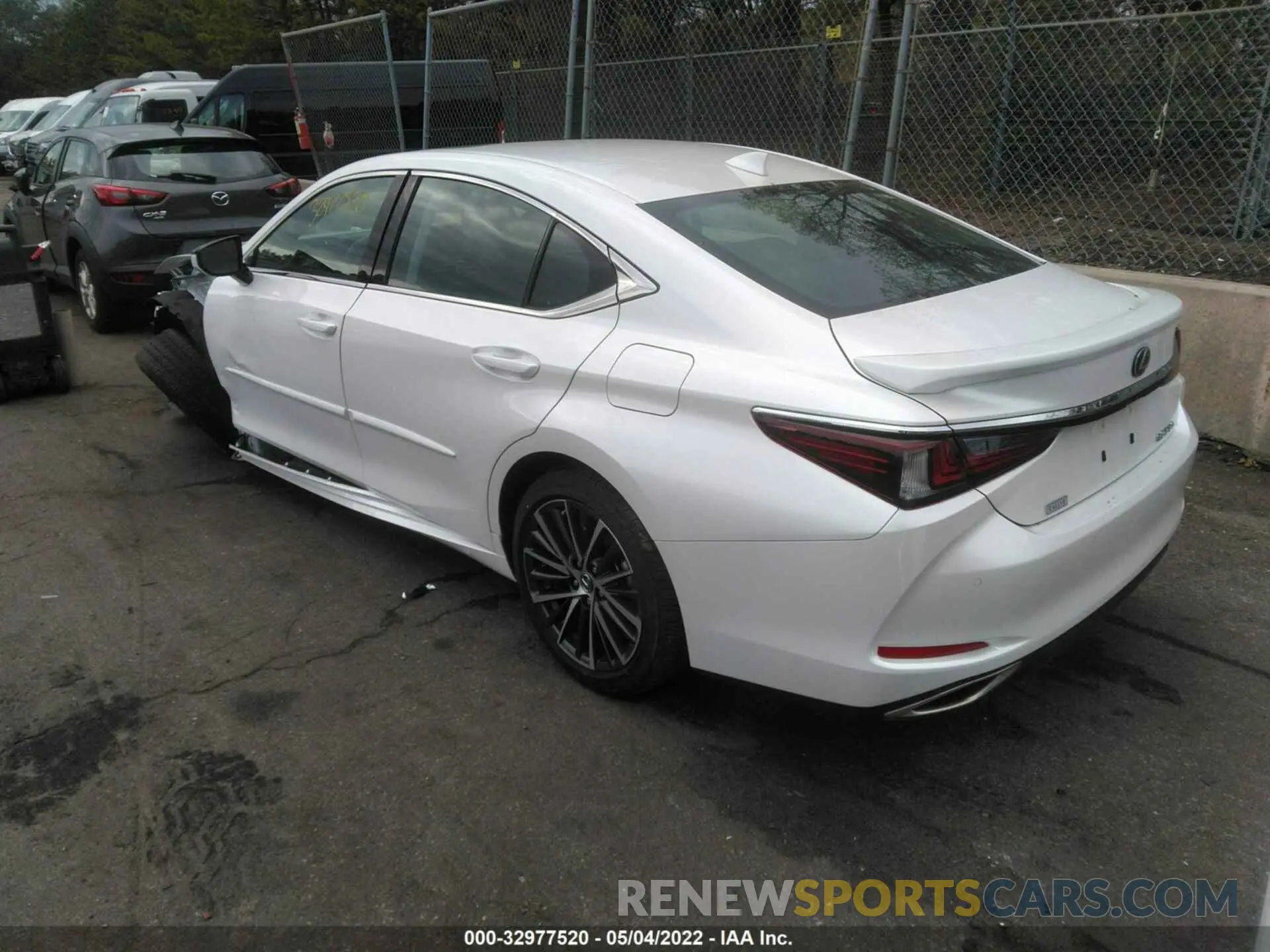 3 fotografías del automóvil dañado 58ADZ1B18NU115615 LEXUS ES 2022