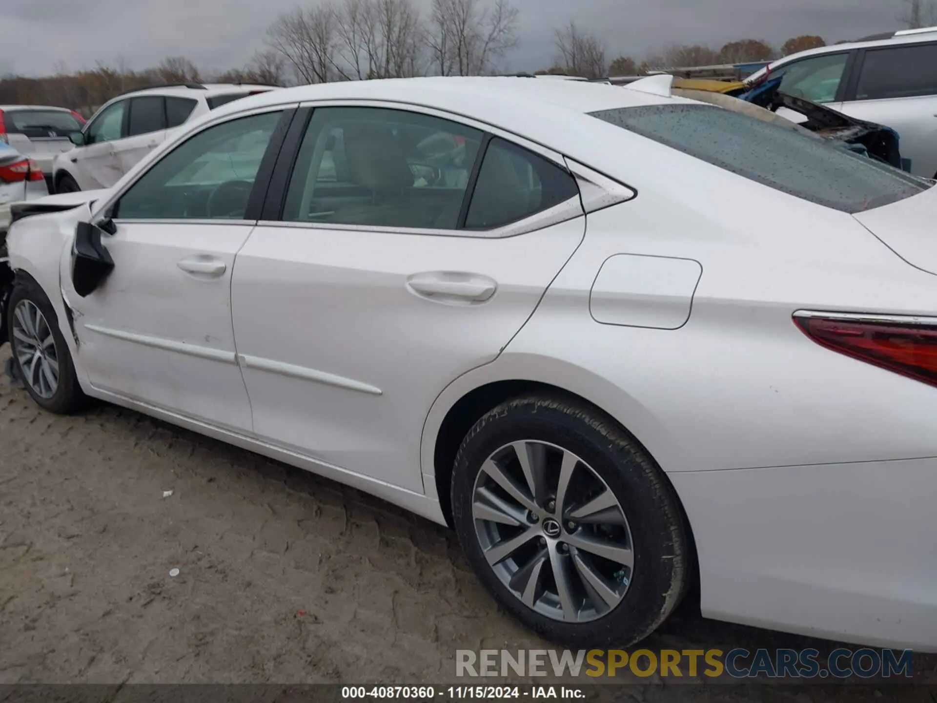 14 fotografías del automóvil dañado 58AC11D10MU001395 LEXUS ES 250 2021