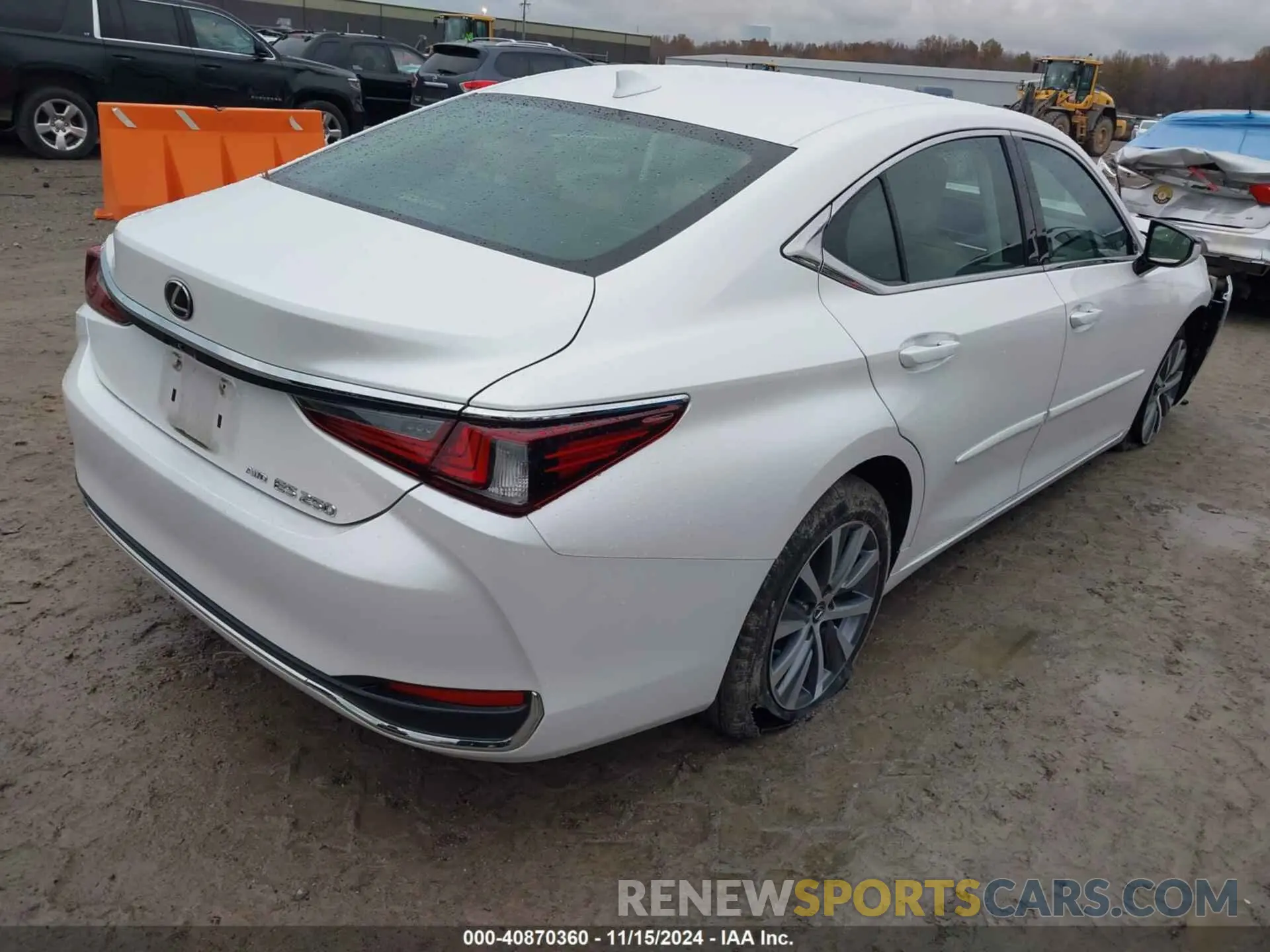 4 fotografías del automóvil dañado 58AC11D10MU001395 LEXUS ES 250 2021
