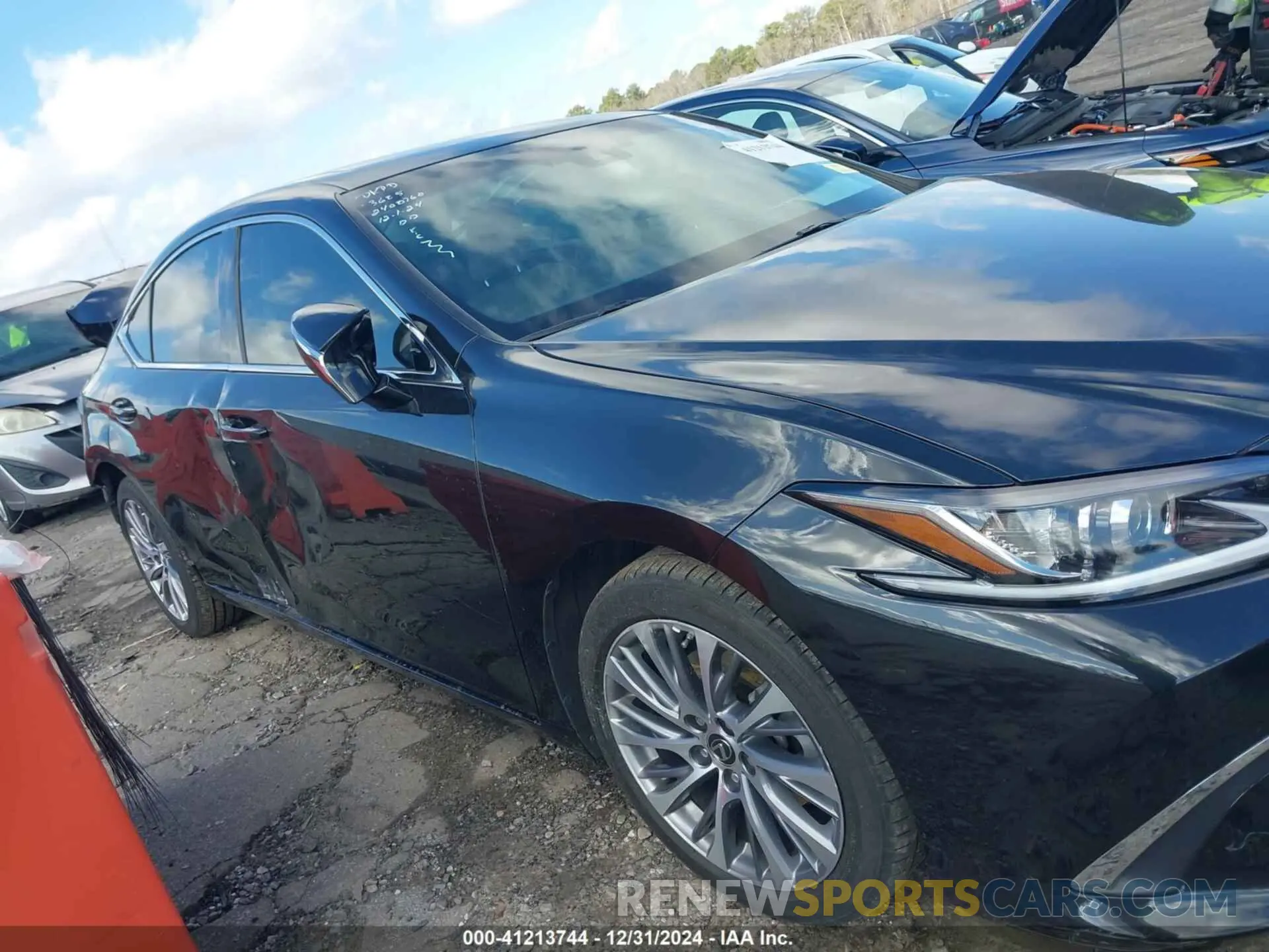 13 fotografías del automóvil dañado 58AD11D10MU003605 LEXUS ES 250 2021