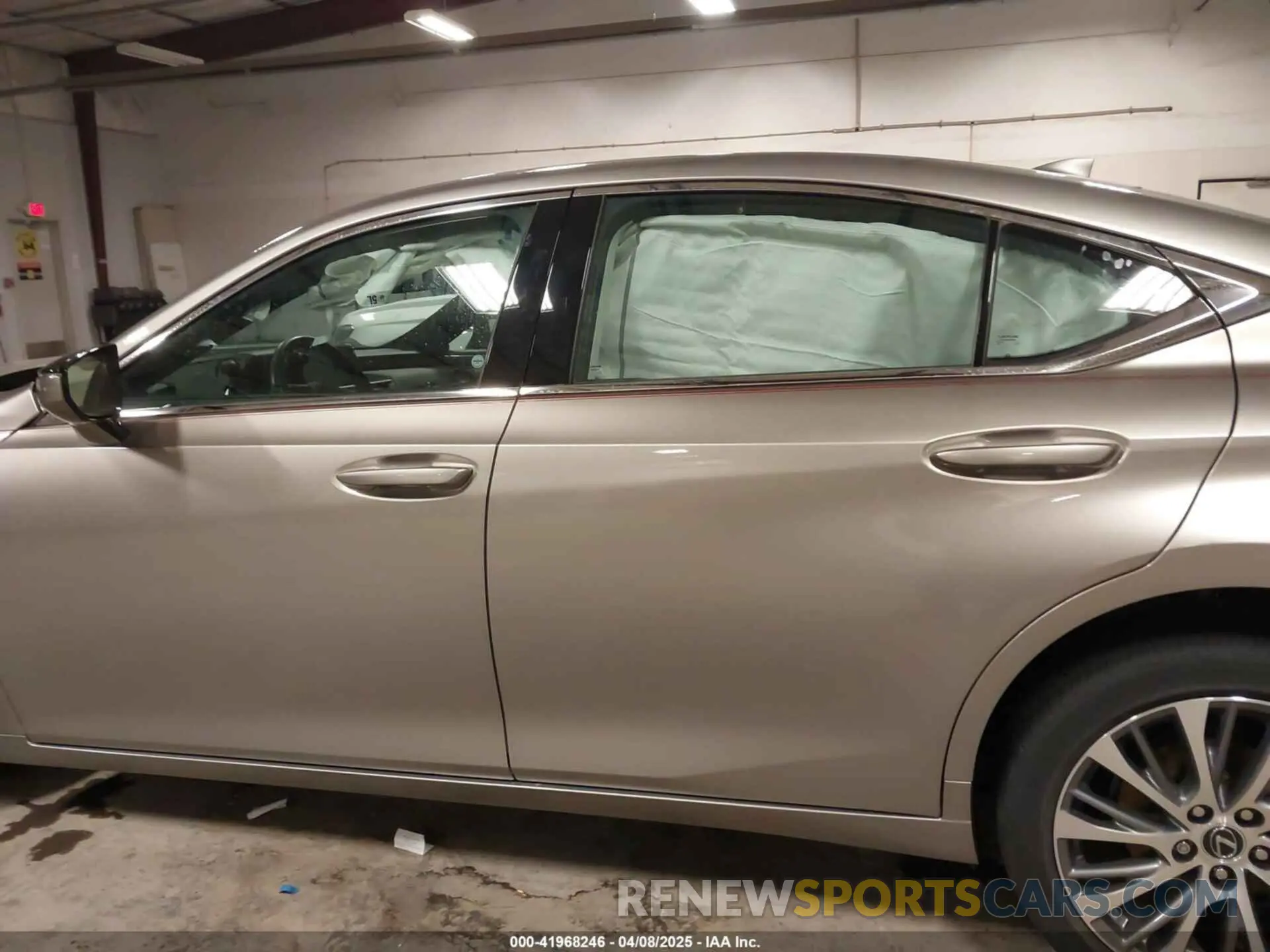 15 fotografías del automóvil dañado 58AD11D11MU007968 LEXUS ES 250 2021