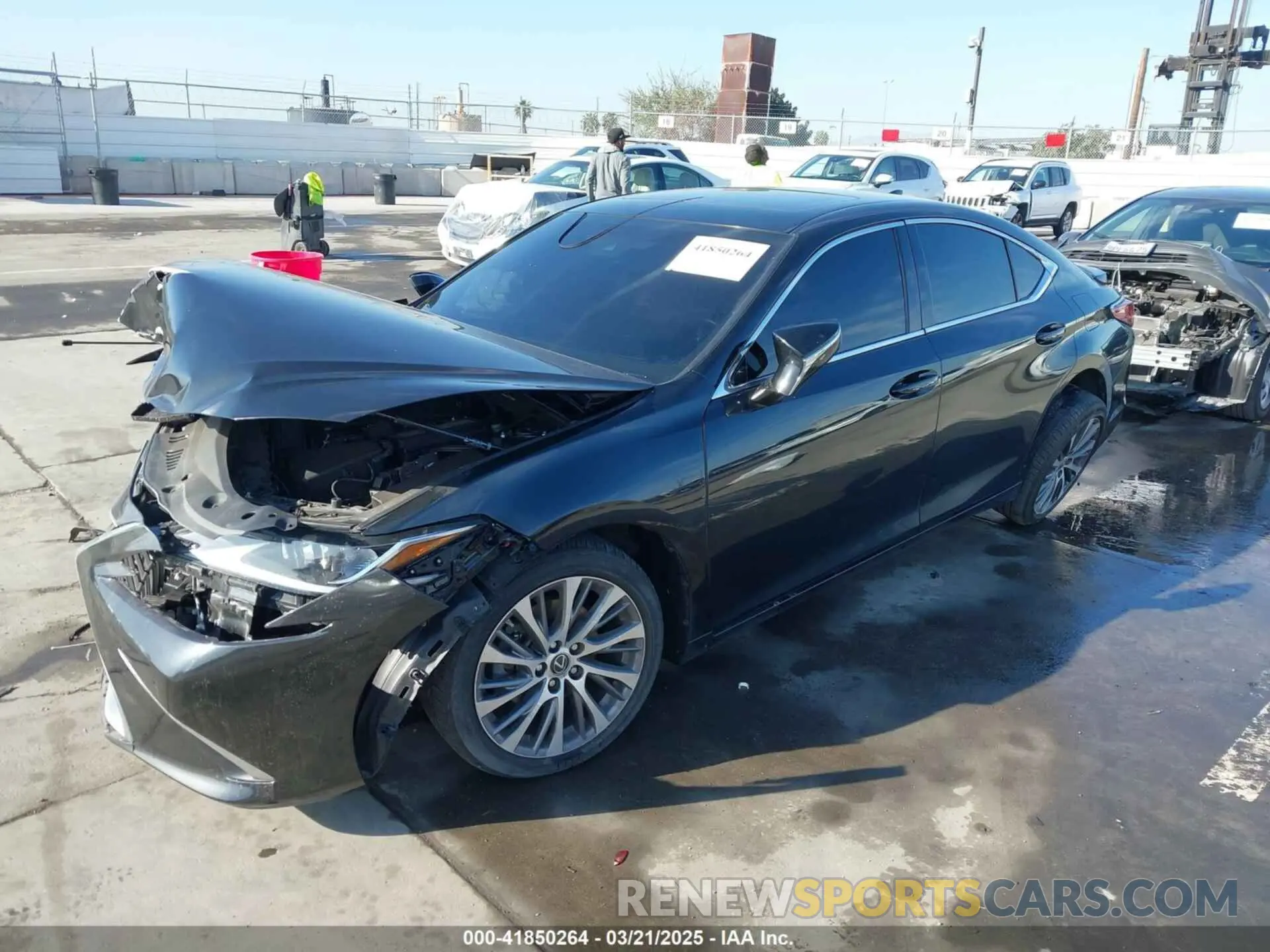 2 fotografías del automóvil dañado 58AD11D16MU002636 LEXUS ES 250 2021