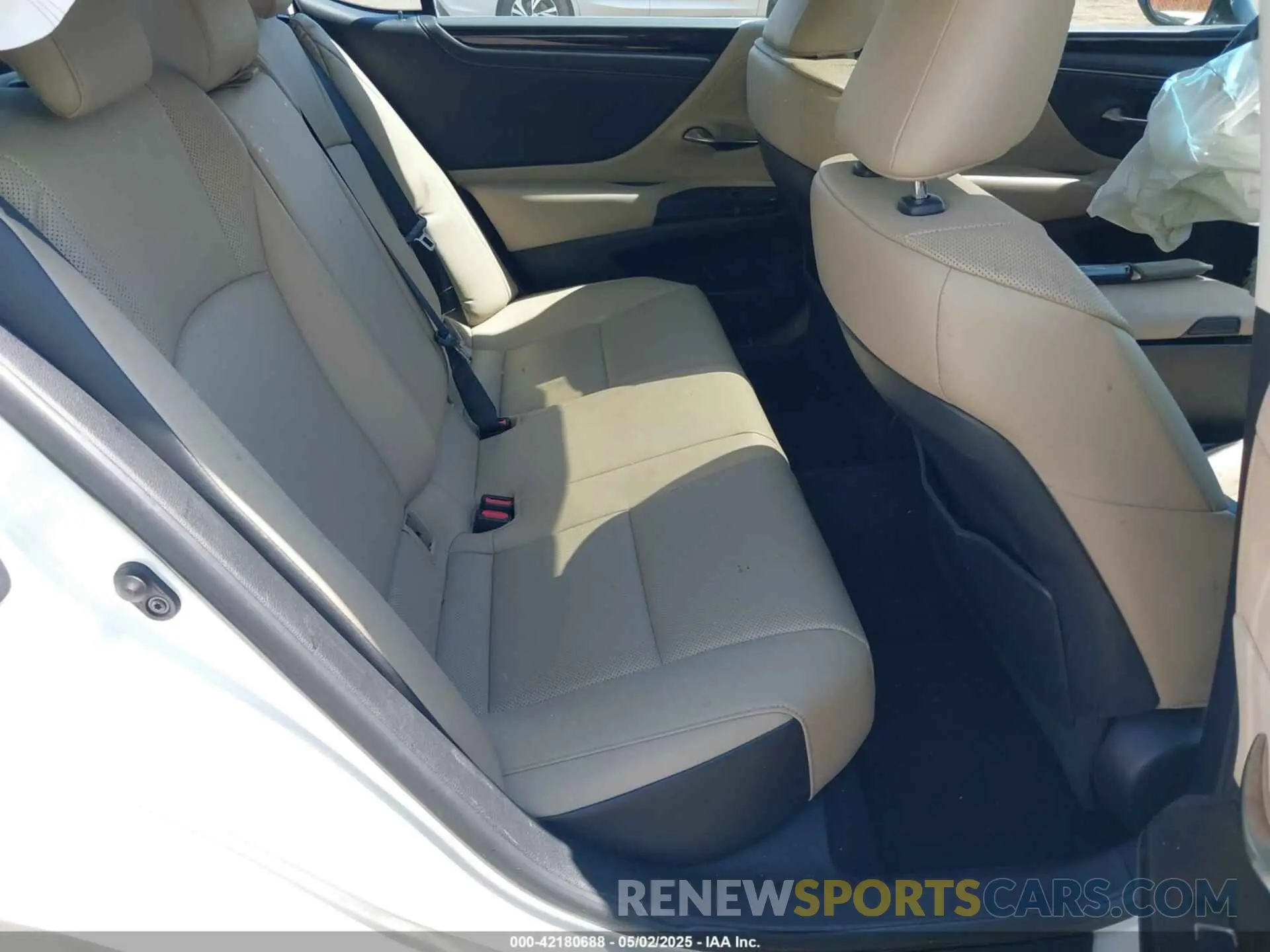 8 fotografías del automóvil dañado 58AD11D17MU005321 LEXUS ES 250 2021