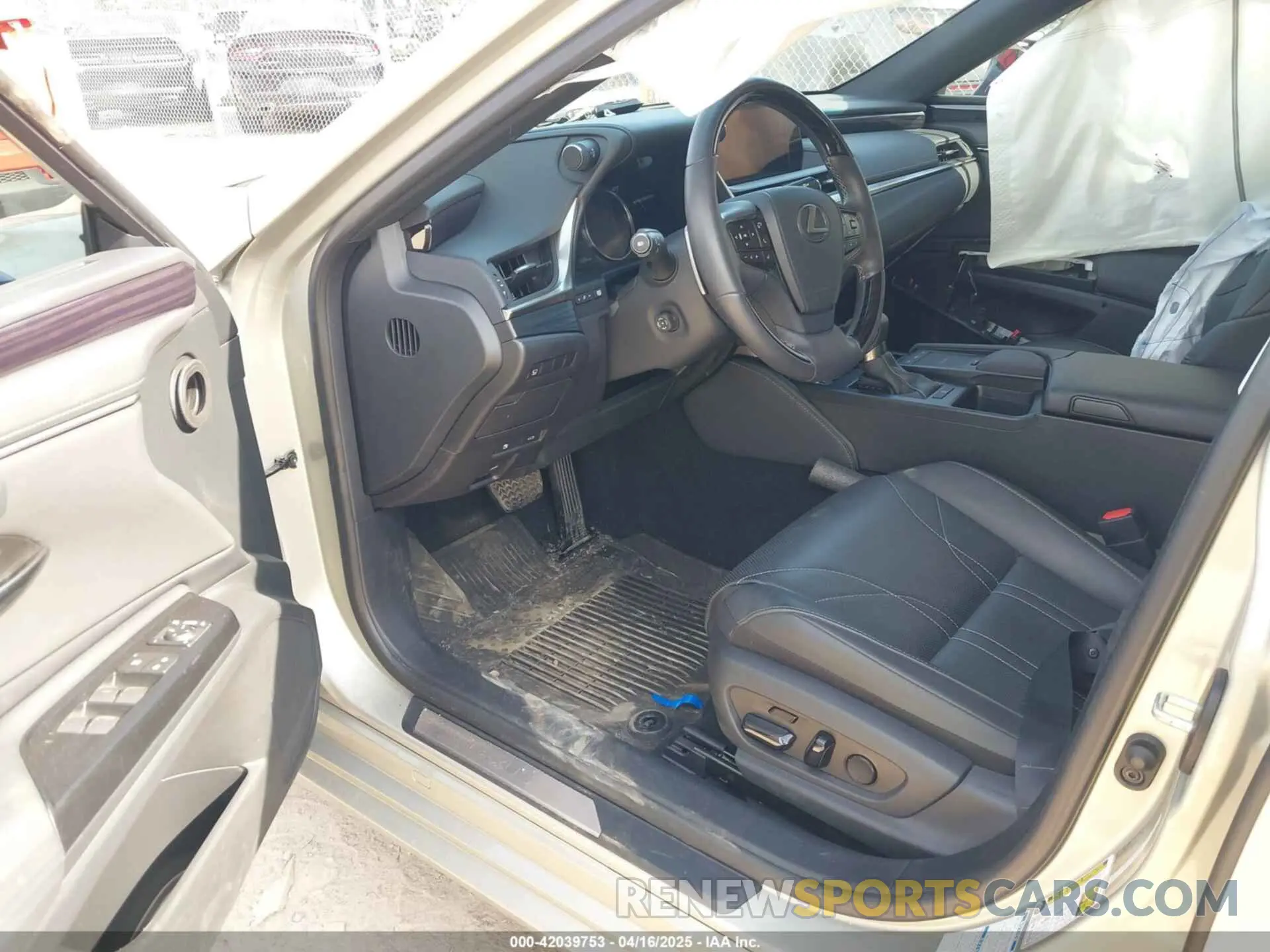 5 fotografías del automóvil dañado 58AF11D10MU004987 LEXUS ES 250 2021