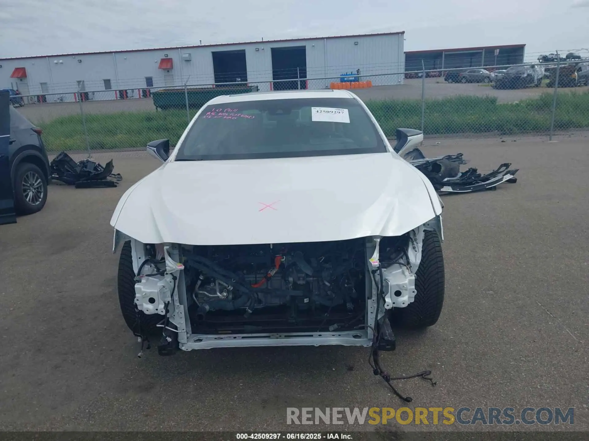 12 fotografías del automóvil dañado 58AB21B11KU003147 LEXUS ES 300H 2019