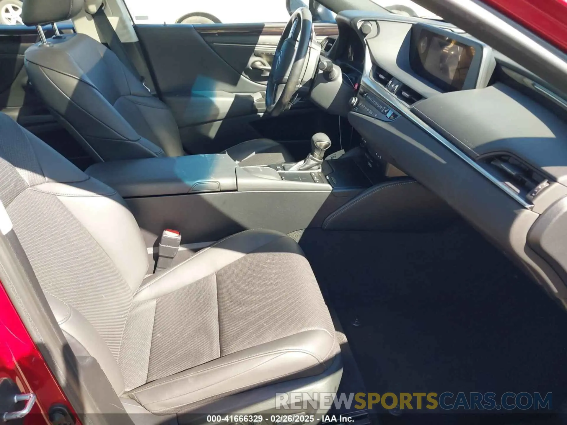 5 fotografías del automóvil dañado 58AB21B13KU001903 LEXUS ES 300H 2019