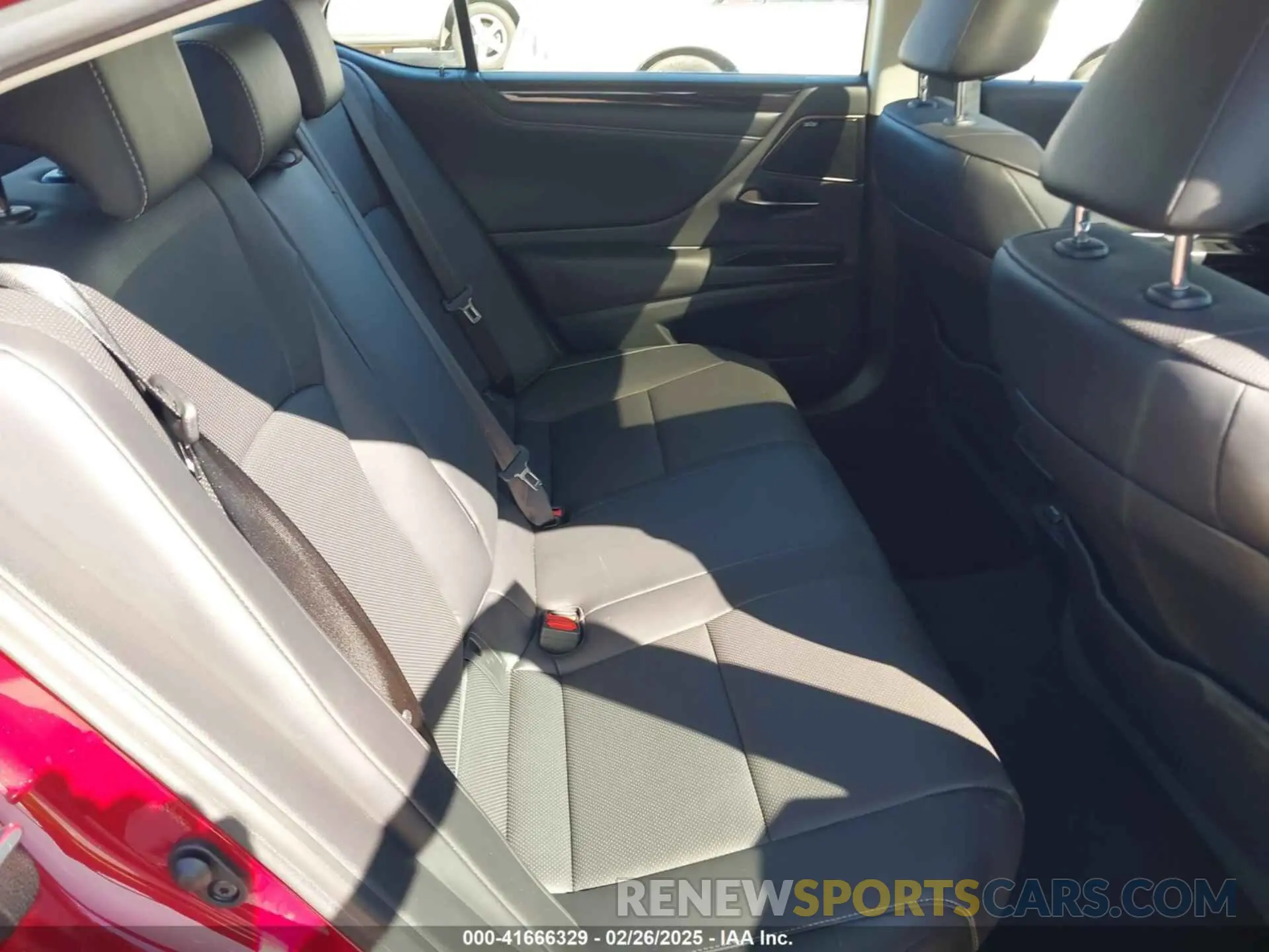 8 fotografías del automóvil dañado 58AB21B13KU001903 LEXUS ES 300H 2019
