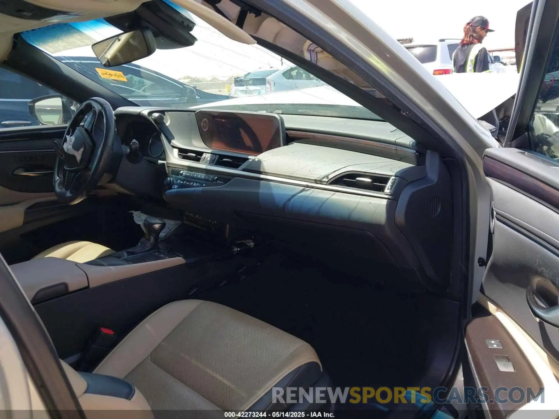 5 fotografías del automóvil dañado 58AB21B15KU002342 LEXUS ES 300H 2019