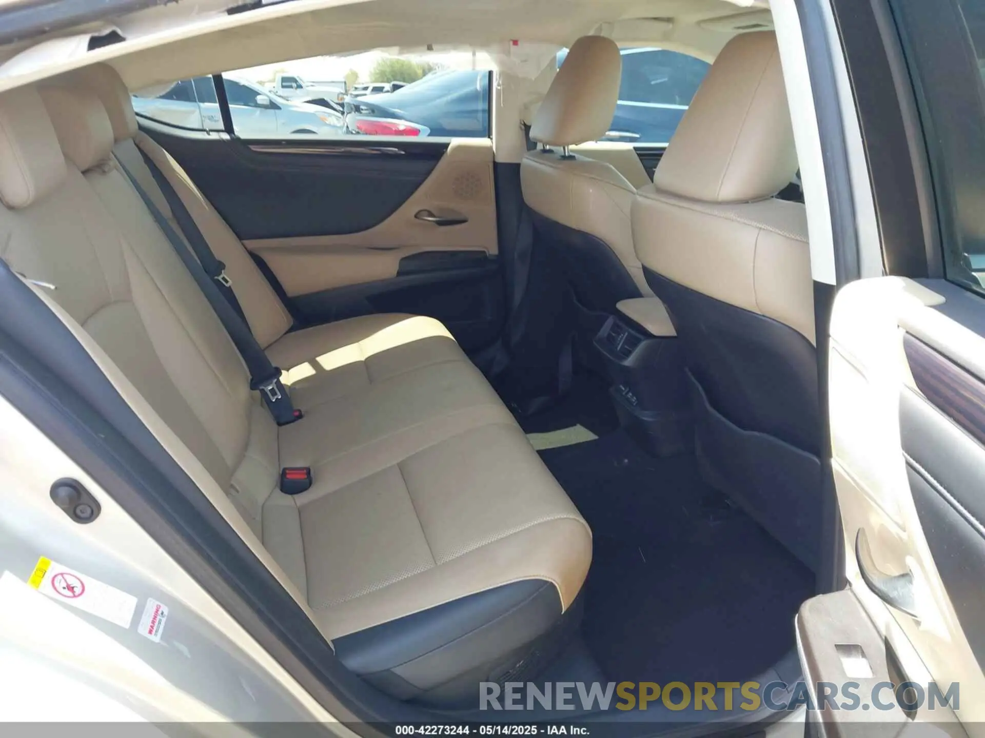 8 fotografías del automóvil dañado 58AB21B15KU002342 LEXUS ES 300H 2019