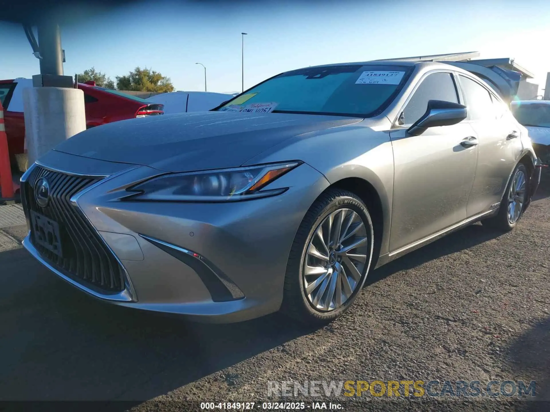 2 fotografías del automóvil dañado JTHB21B10K2043757 LEXUS ES 300H 2019
