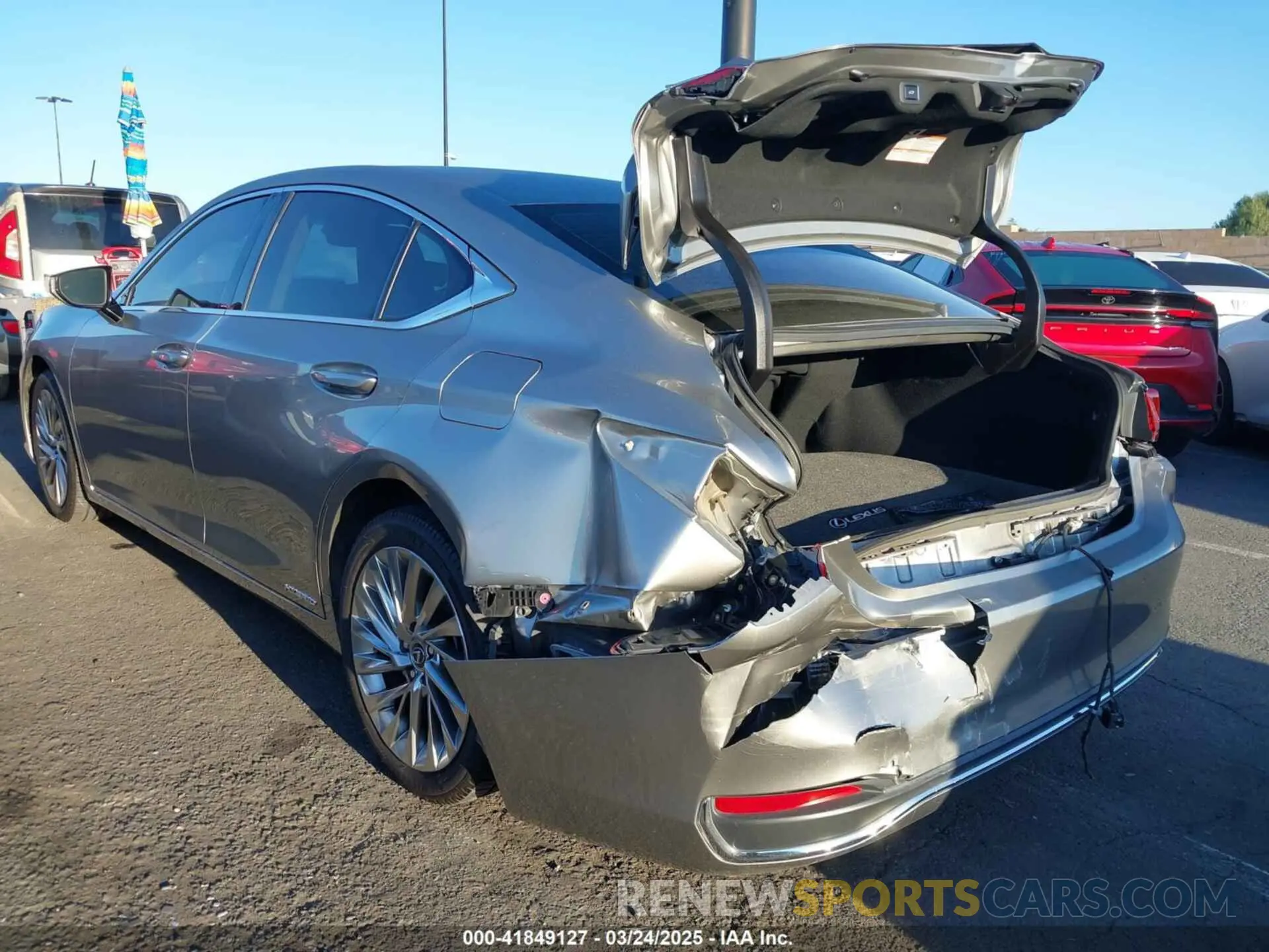 3 fotografías del automóvil dañado JTHB21B10K2043757 LEXUS ES 300H 2019