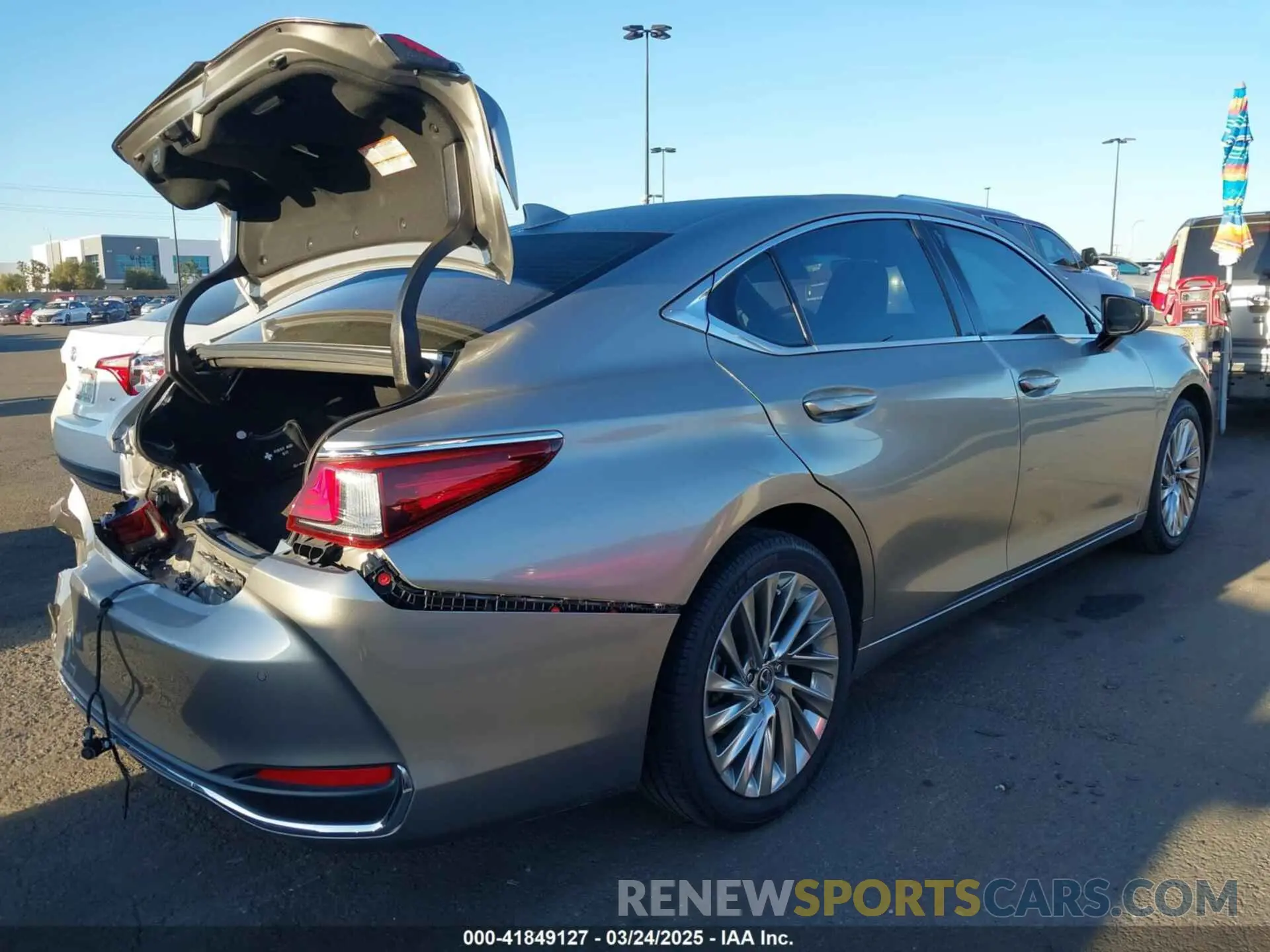 4 fotografías del automóvil dañado JTHB21B10K2043757 LEXUS ES 300H 2019