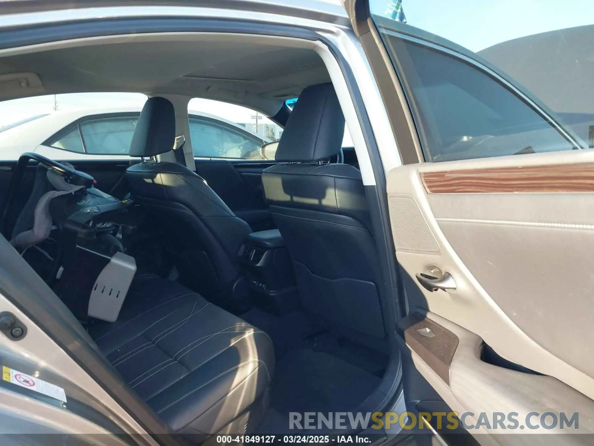 8 fotografías del automóvil dañado JTHB21B10K2043757 LEXUS ES 300H 2019