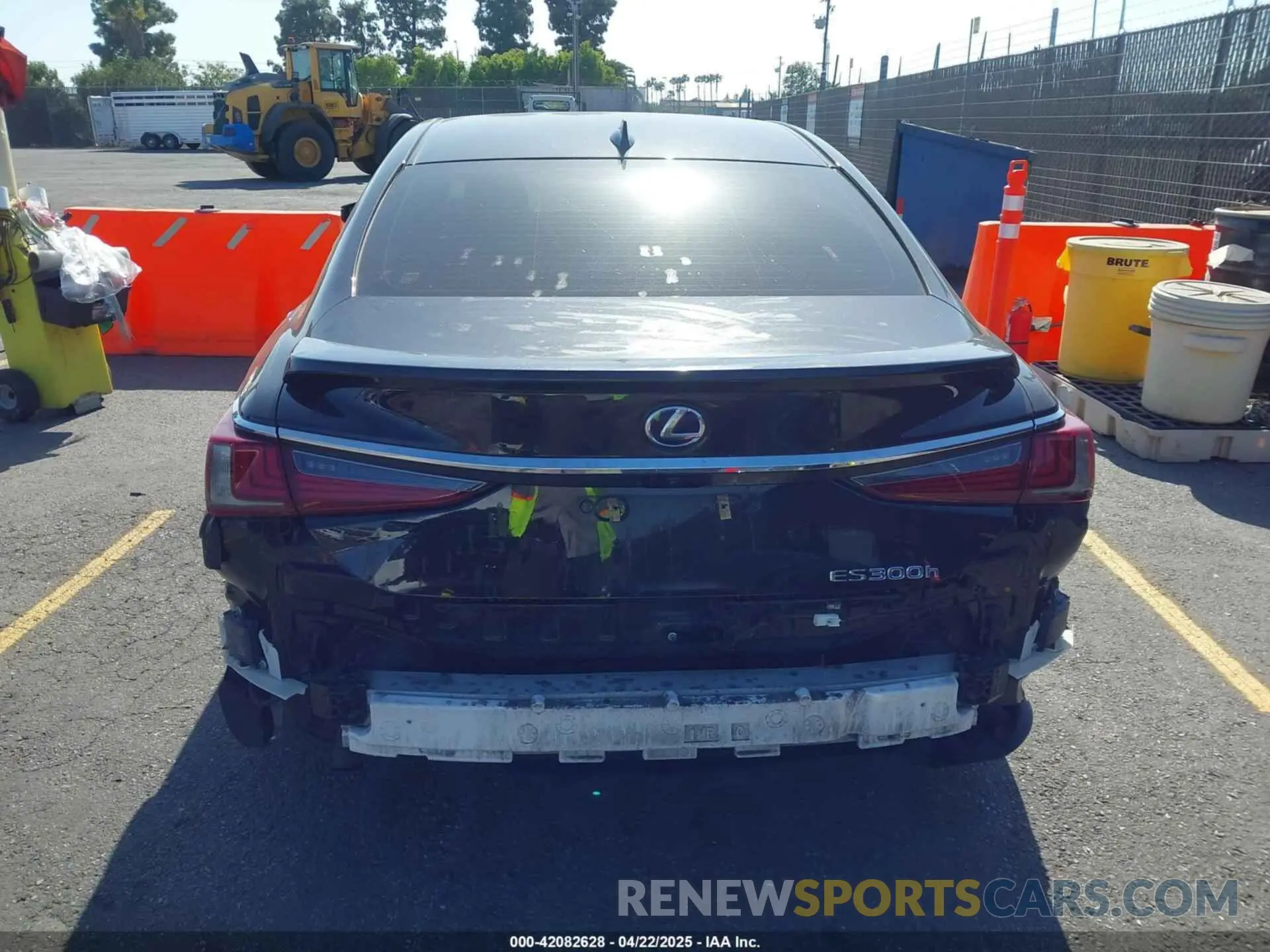 17 fotografías del automóvil dañado JTHB21B11K2024098 LEXUS ES 300H 2019
