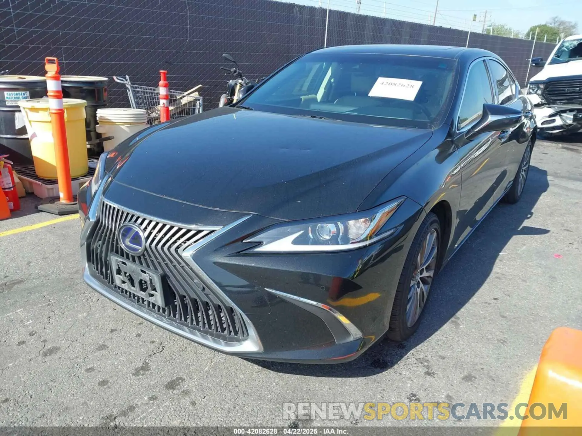 2 fotografías del automóvil dañado JTHB21B11K2024098 LEXUS ES 300H 2019