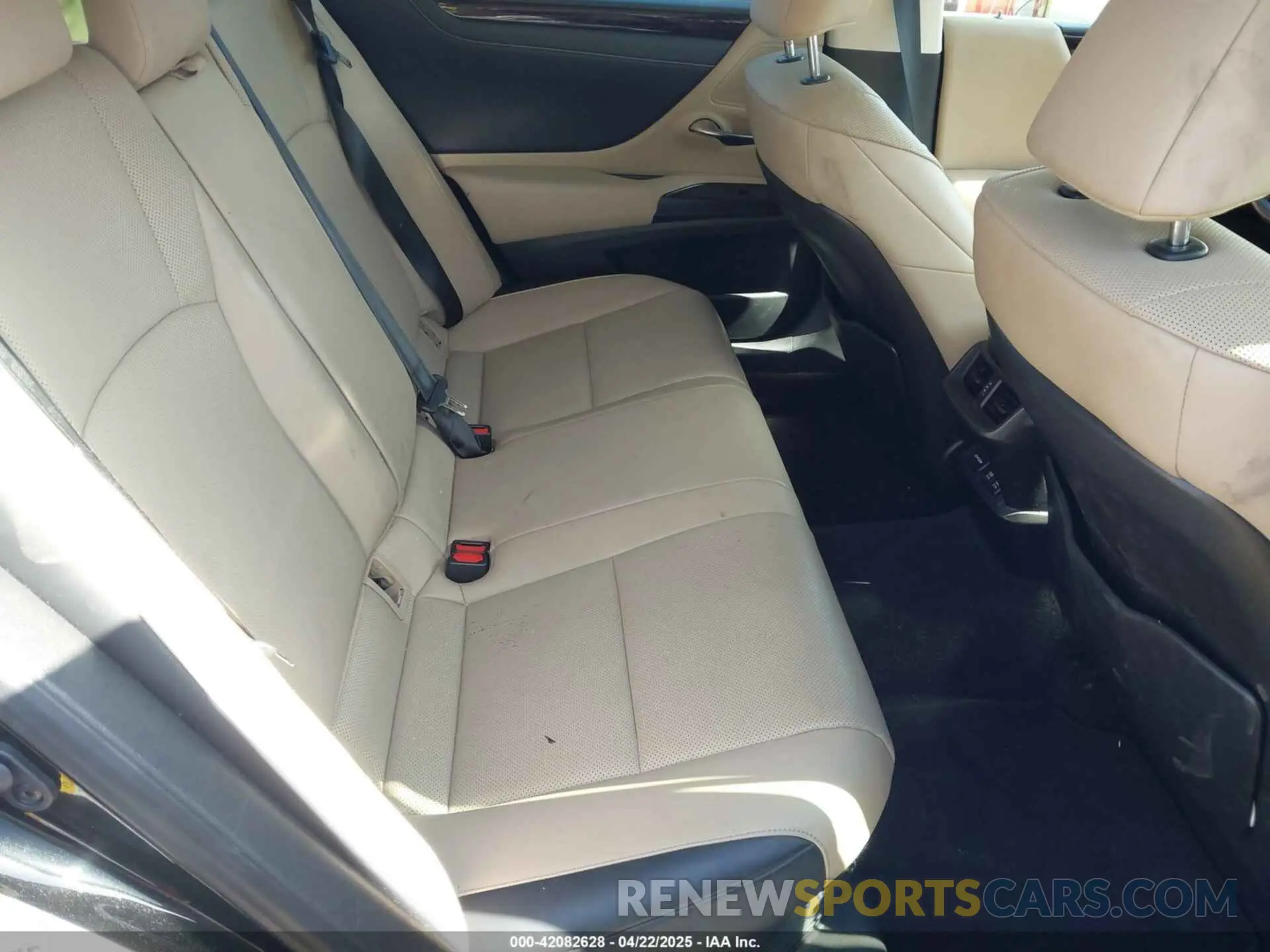 8 fotografías del automóvil dañado JTHB21B11K2024098 LEXUS ES 300H 2019