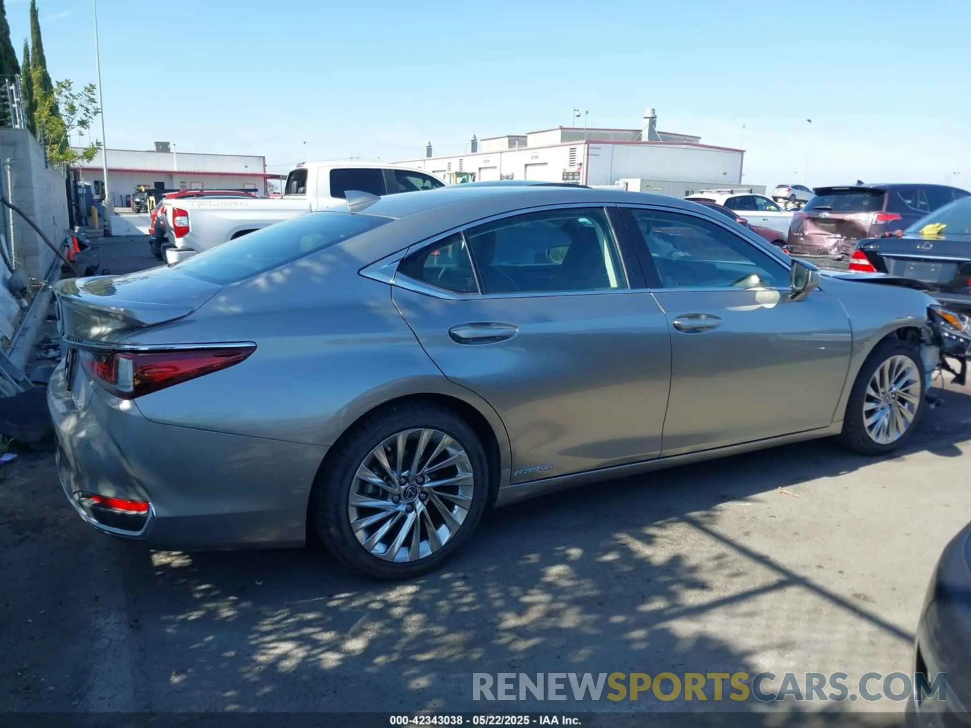 14 fotografías del automóvil dañado JTHB21B15K2031457 LEXUS ES 300H 2019