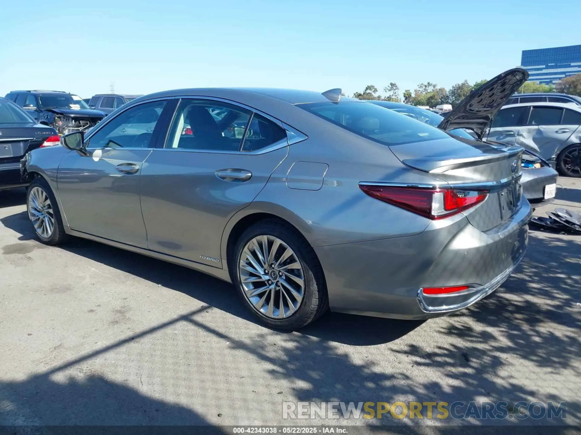 3 fotografías del automóvil dañado JTHB21B15K2031457 LEXUS ES 300H 2019