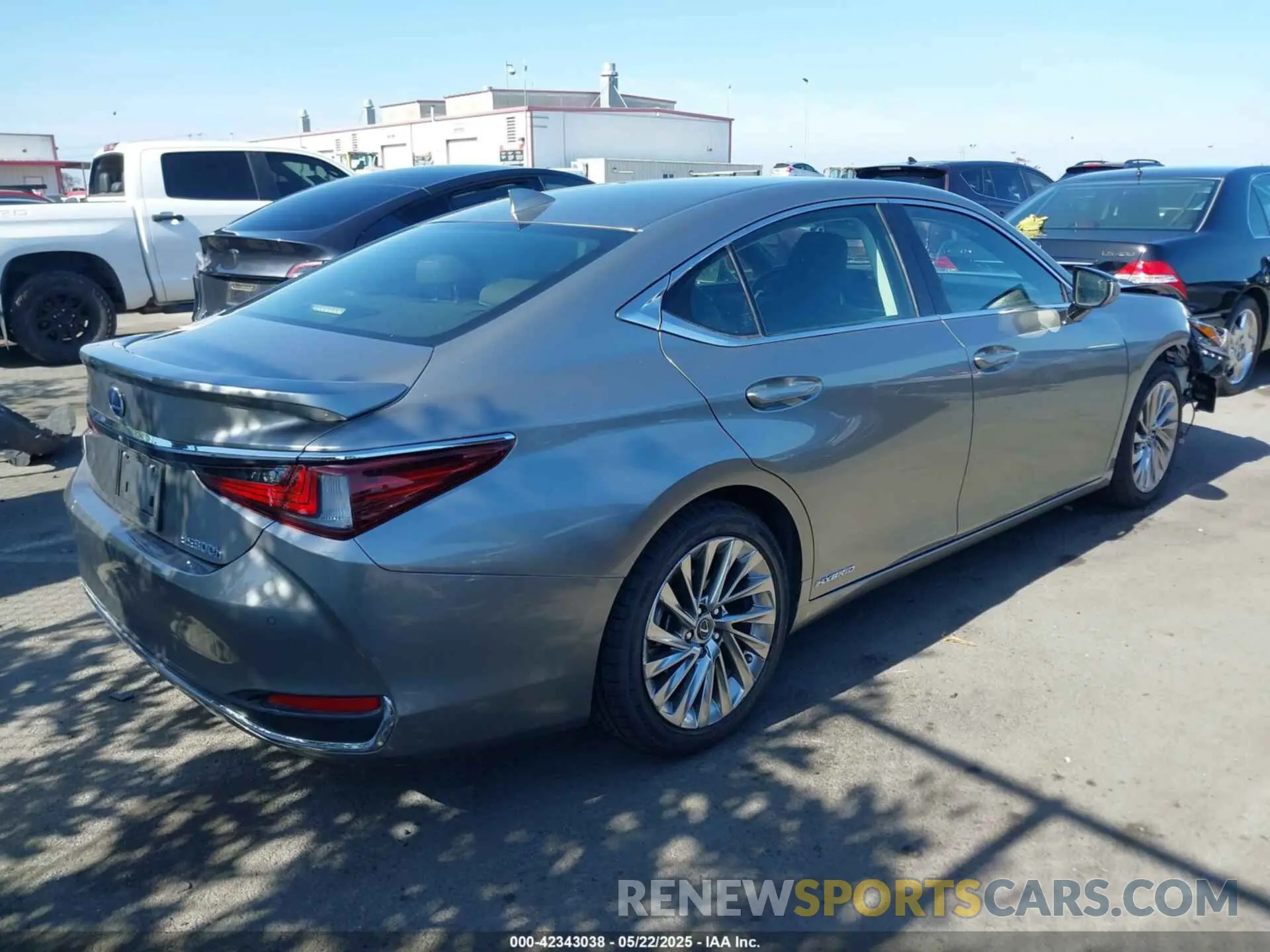 4 fotografías del automóvil dañado JTHB21B15K2031457 LEXUS ES 300H 2019