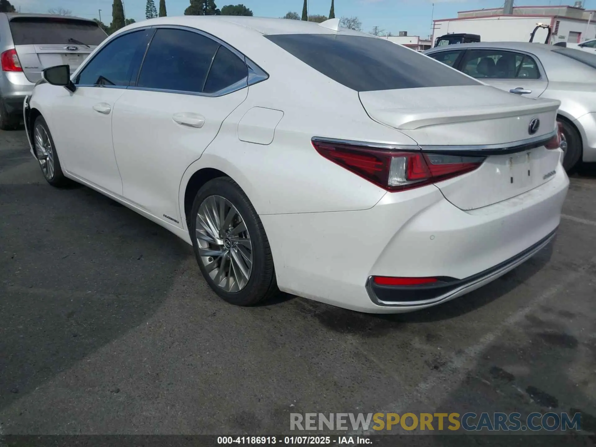 3 fotografías del automóvil dañado JTHB21B17K2042654 LEXUS ES 300H 2019