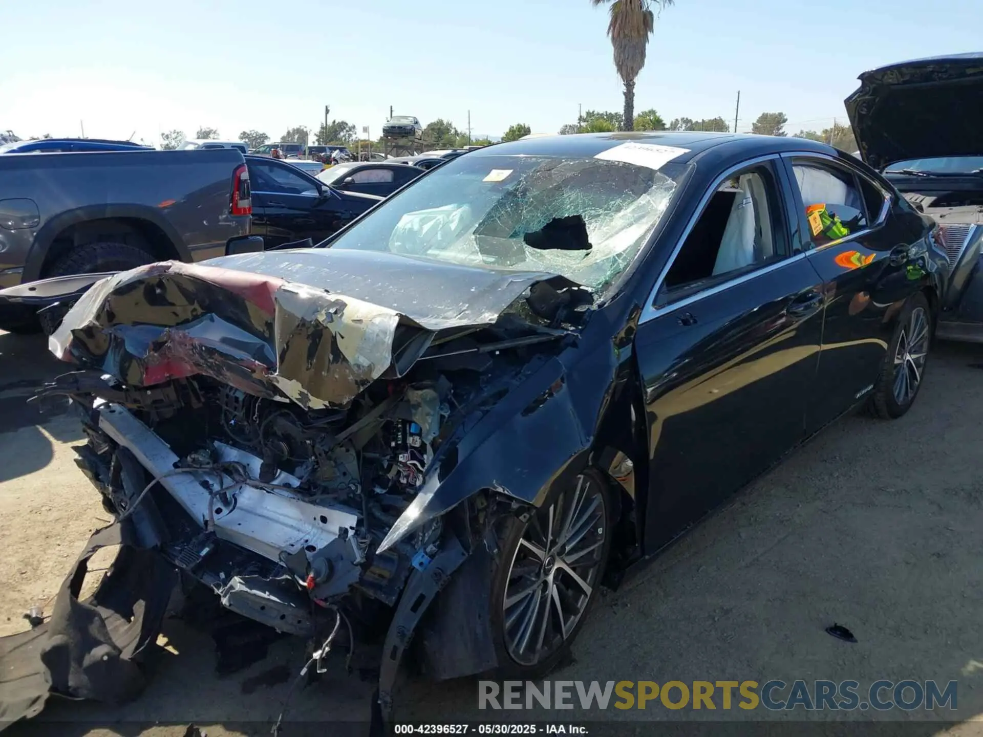 2 fotografías del automóvil dañado JTHB21B17K2044355 LEXUS ES 300H 2019