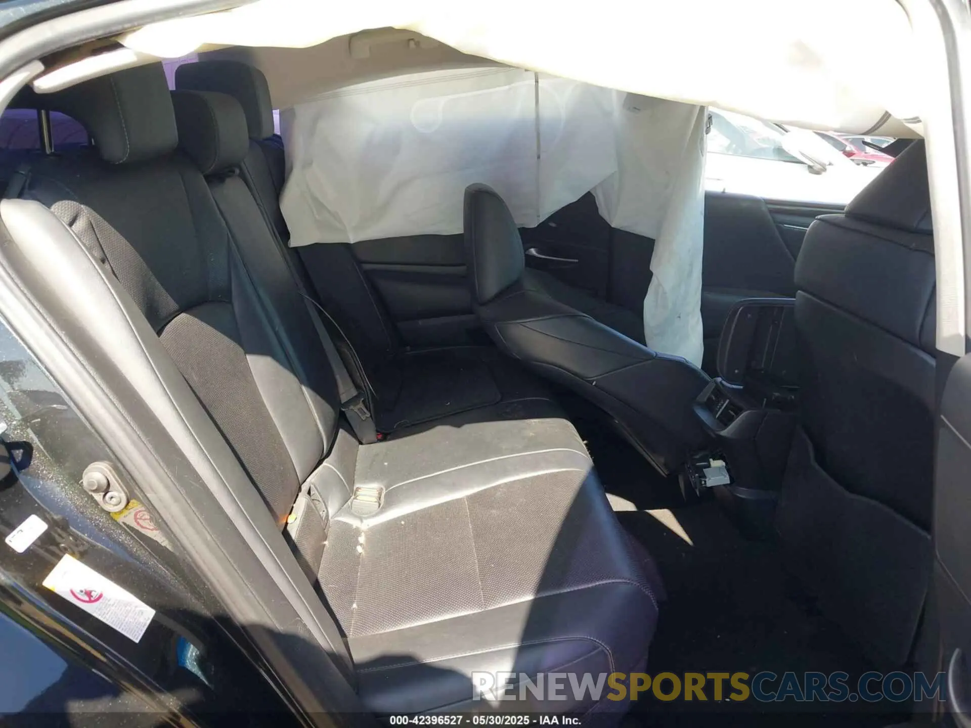 8 fotografías del automóvil dañado JTHB21B17K2044355 LEXUS ES 300H 2019