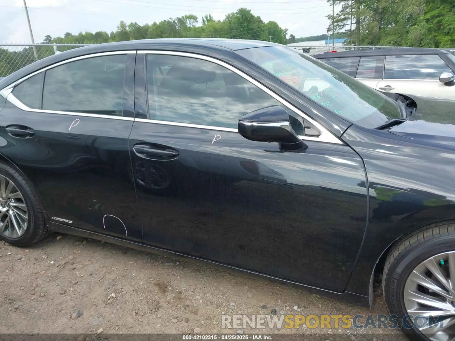 14 fotografías del automóvil dañado JTHB21B18K2024051 LEXUS ES 300H 2019